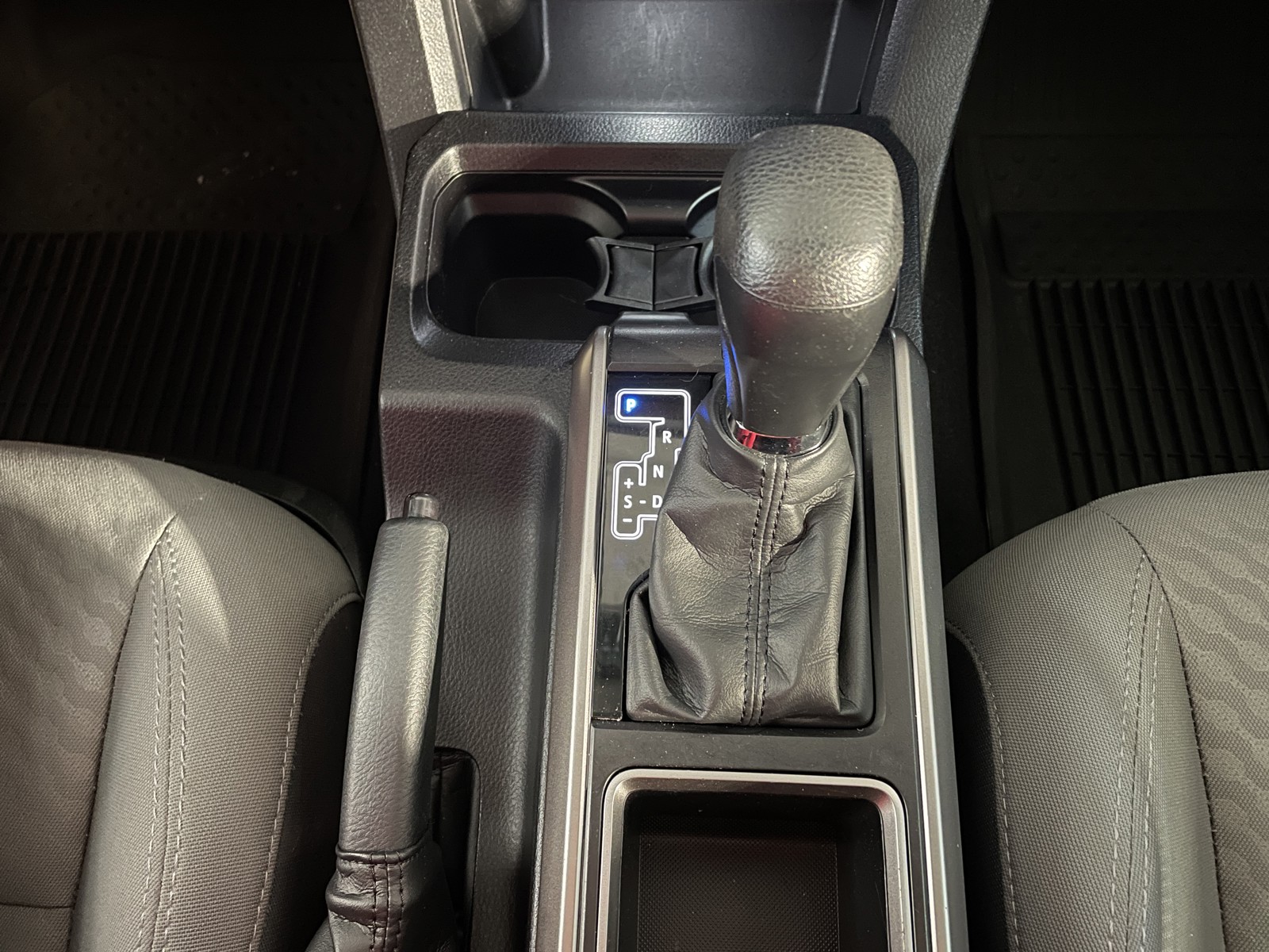 2022 Toyota Tacoma SR5 Double Cab photo 22