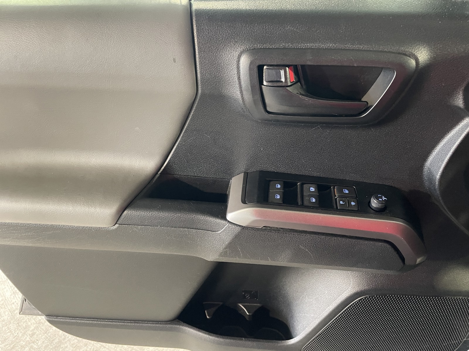 2022 Toyota Tacoma SR5 Double Cab photo 25