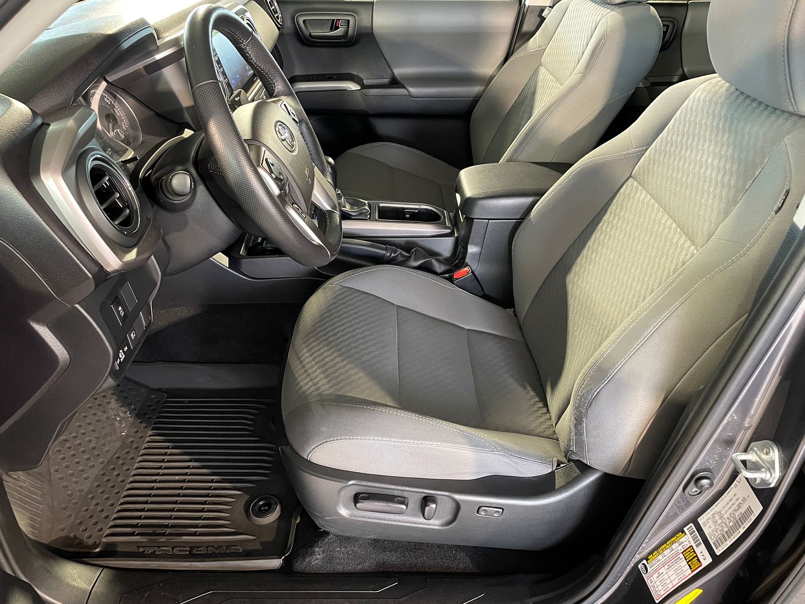 2022 Toyota Tacoma SR5 Double Cab photo 9