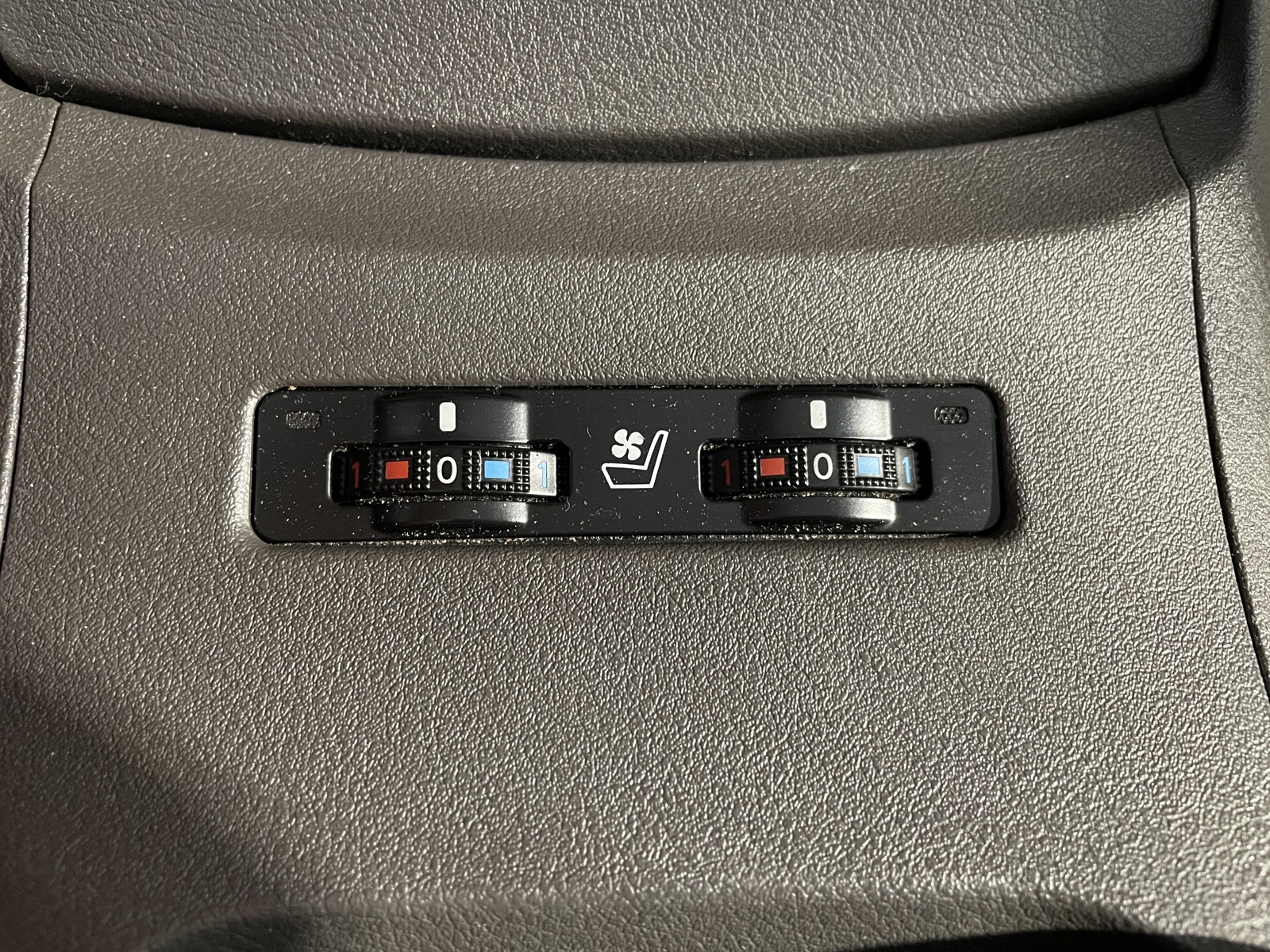 2010 Lexus ES 350 Base photo 21