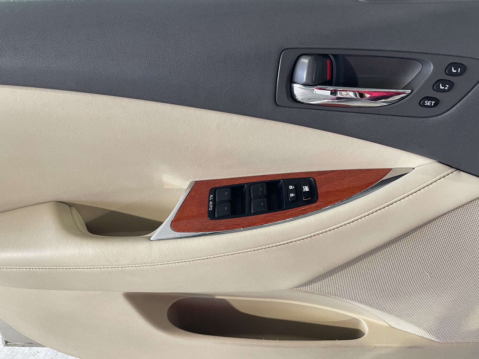 2010 Lexus ES 350 Base photo 29