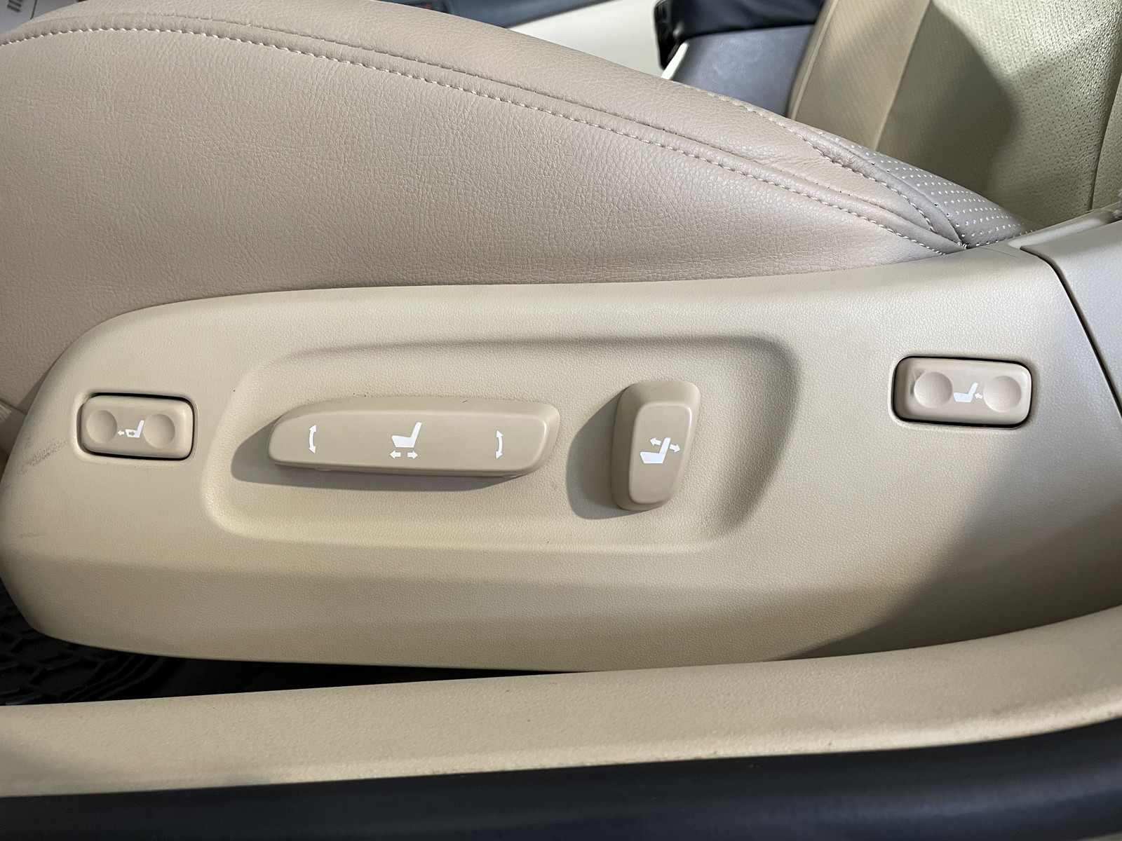 2010 Lexus ES 350 Base photo 30