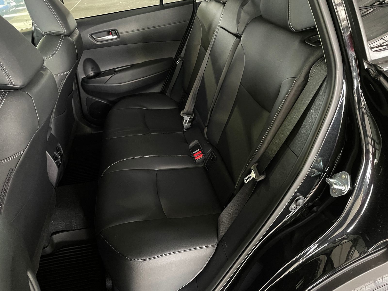 2025 Toyota Corolla Cross XLE photo 10