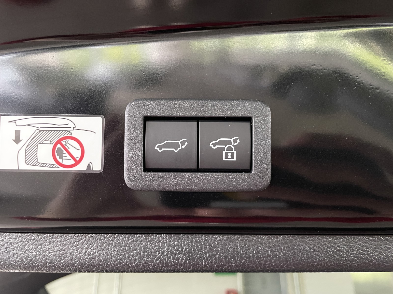 2025 Toyota Corolla Cross XLE photo 11