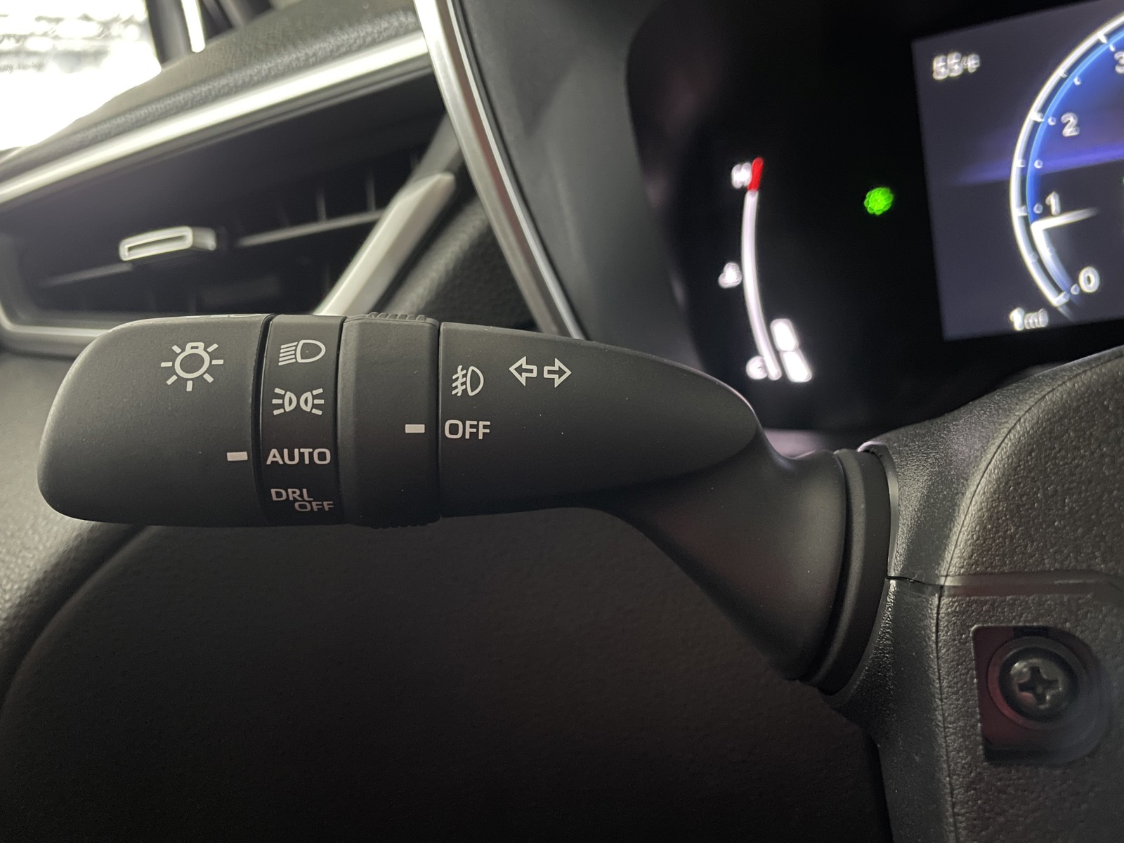 2025 Toyota Corolla Cross XLE photo 13