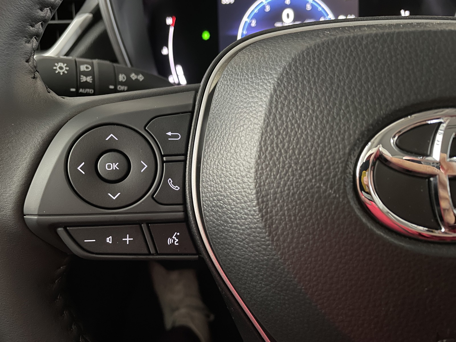 2025 Toyota Corolla Cross XLE photo 15