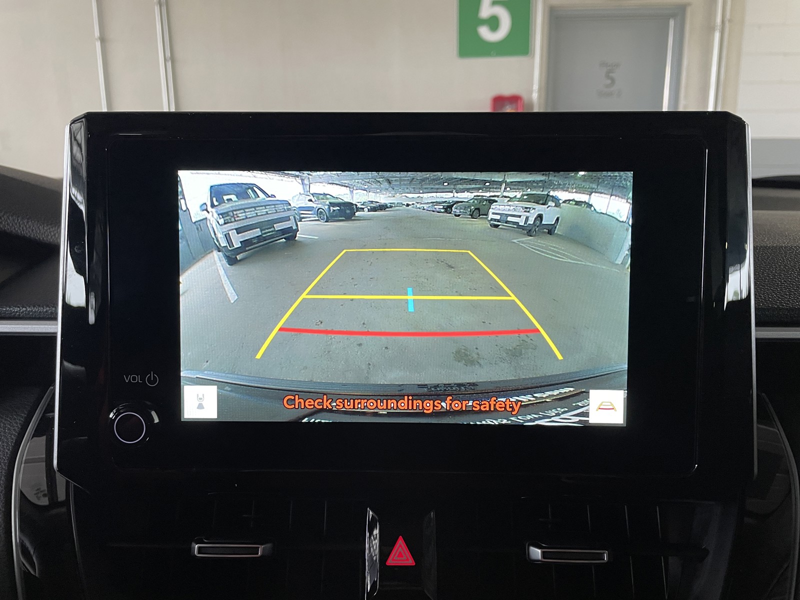 2025 Toyota Corolla Cross XLE photo 18