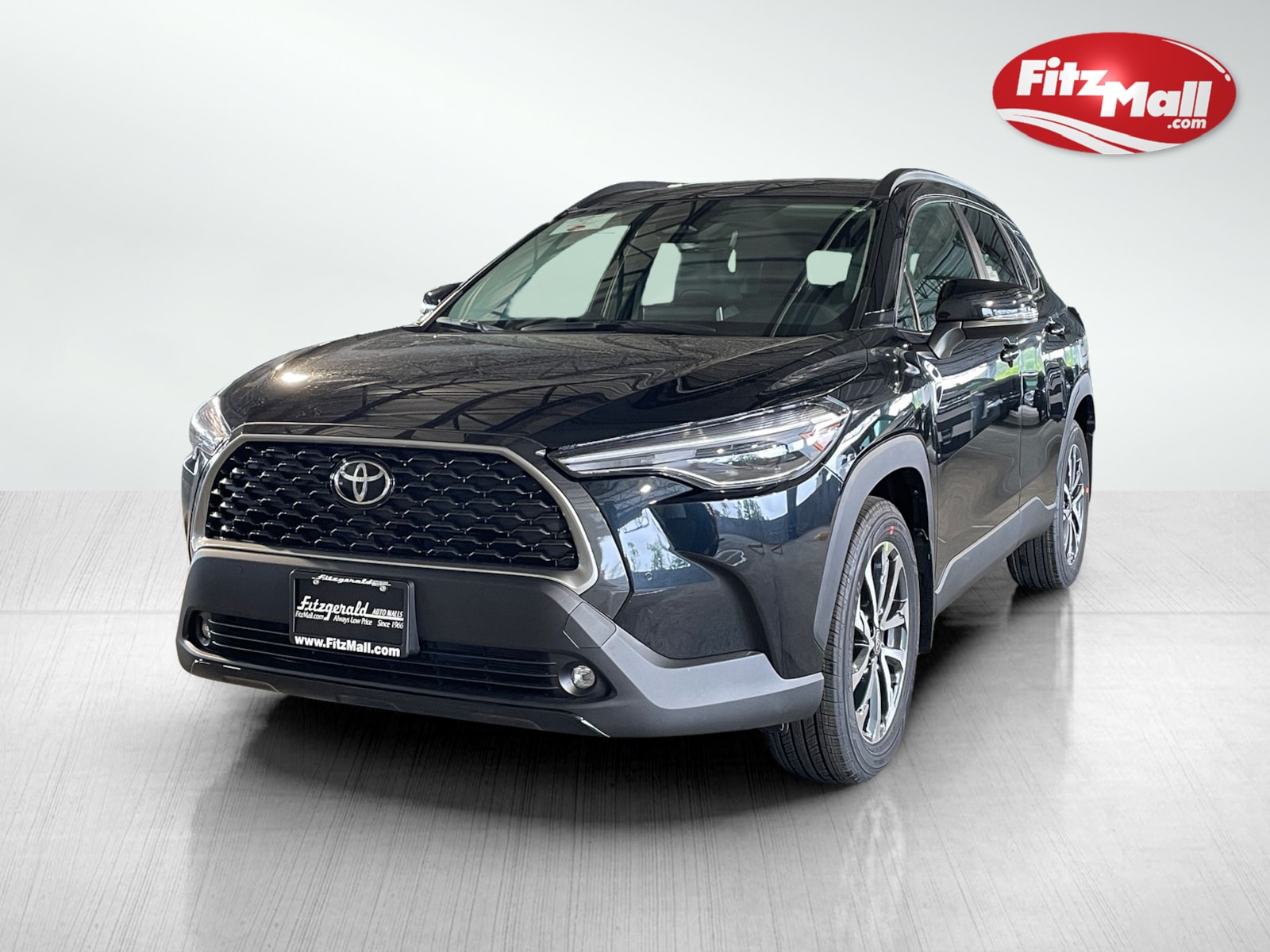 2025 Toyota Corolla Cross XLE photo 2