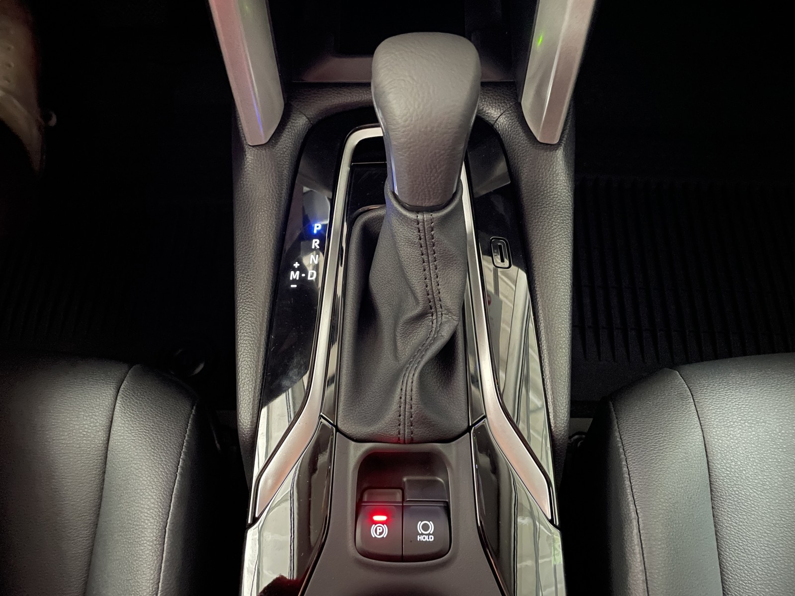 2025 Toyota Corolla Cross XLE photo 23