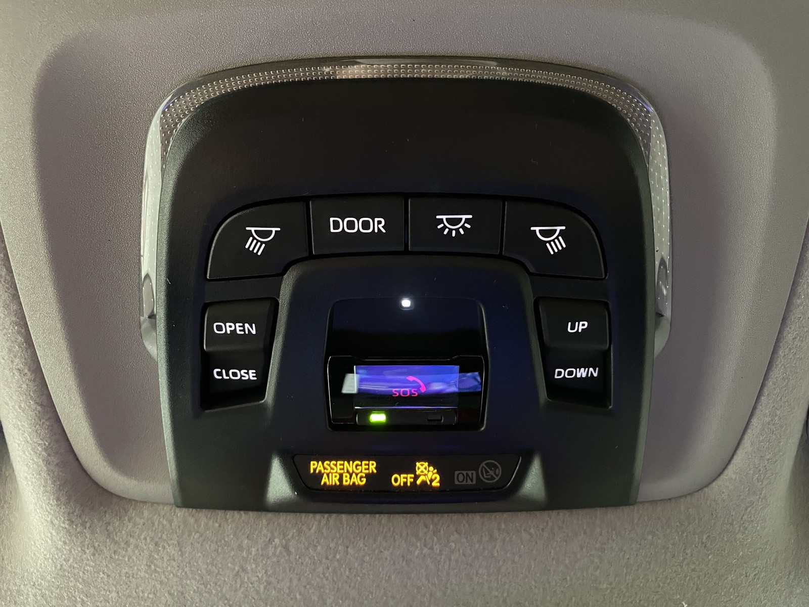 2025 Toyota Corolla Cross XLE photo 25