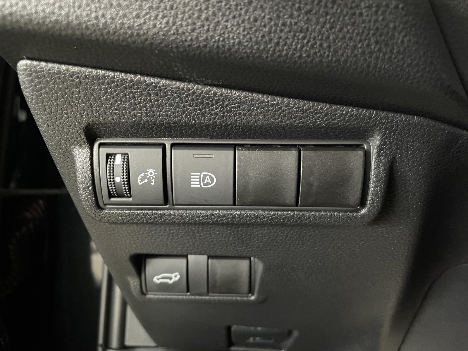 2025 Toyota Corolla Cross XLE photo 27