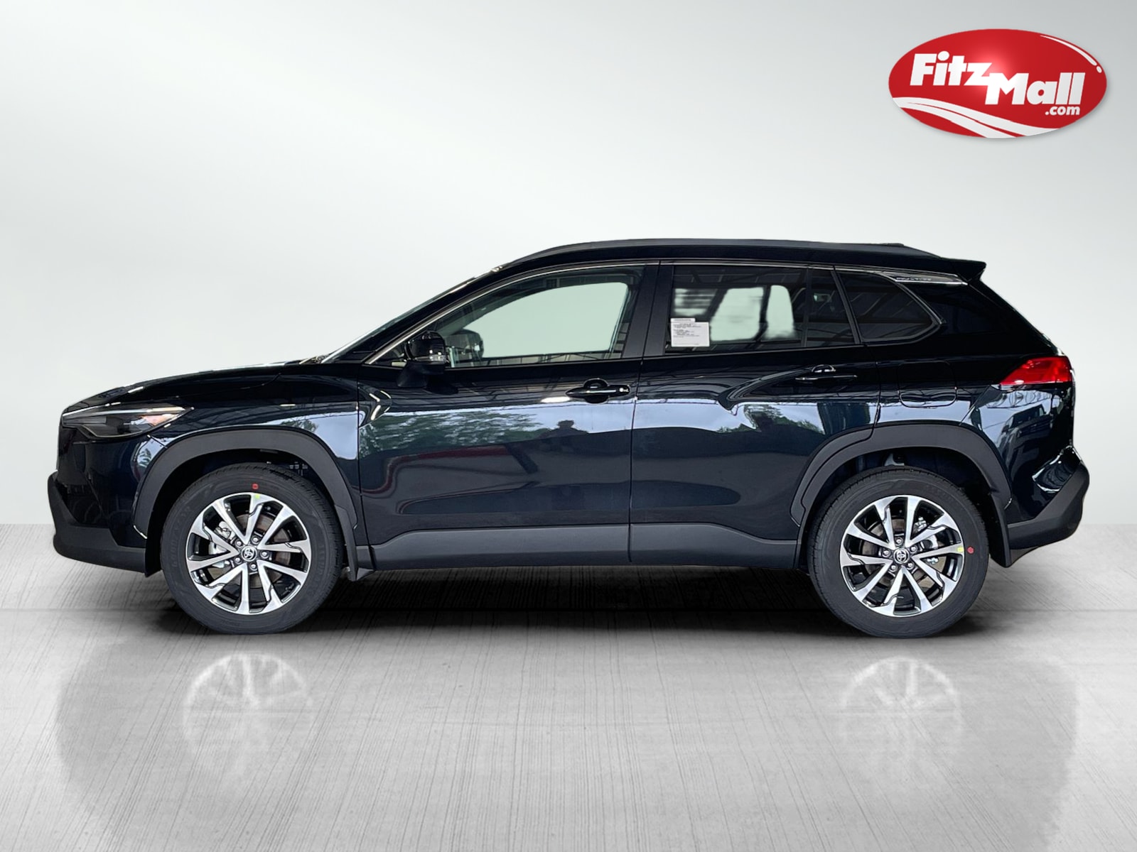 2025 Toyota Corolla Cross XLE photo 3