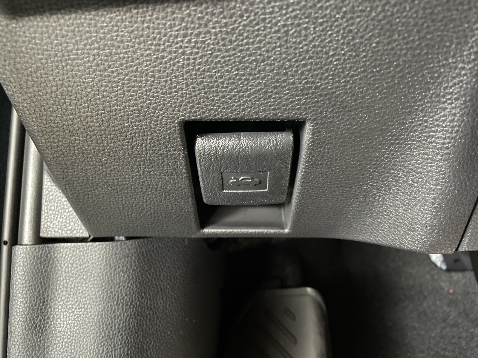 2025 Toyota Corolla Cross XLE photo 29