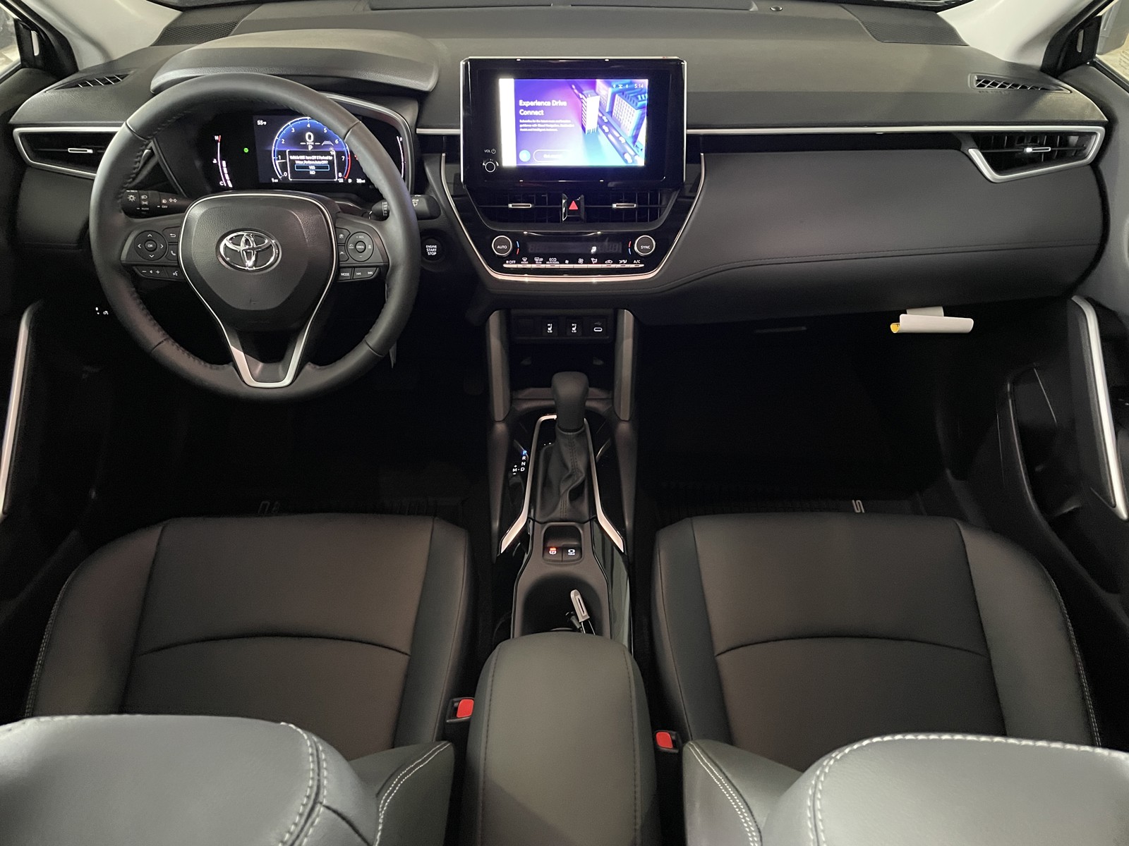 2025 Toyota Corolla Cross XLE photo 32