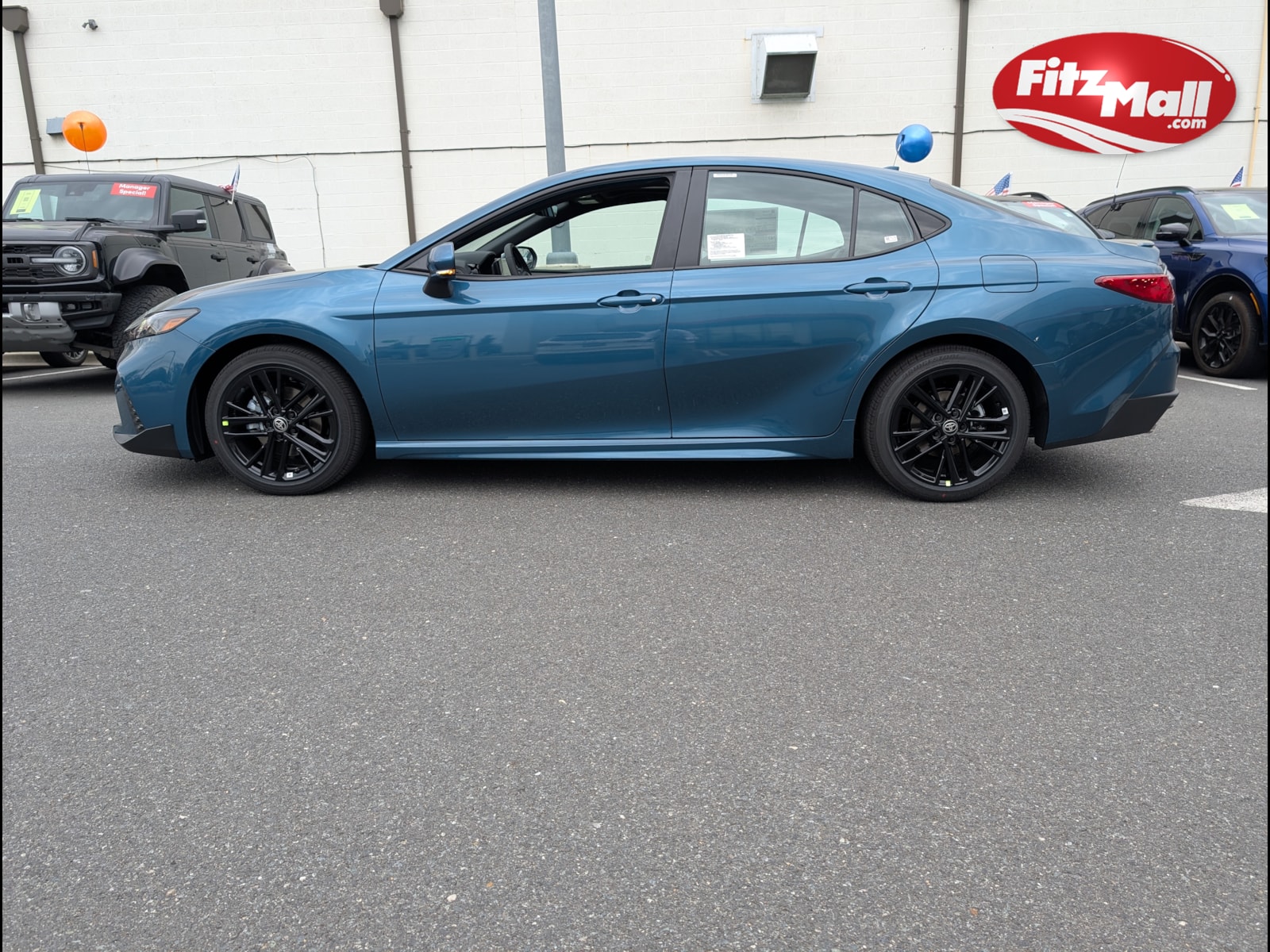 2025 Toyota Camry Hybrid SE photo 4