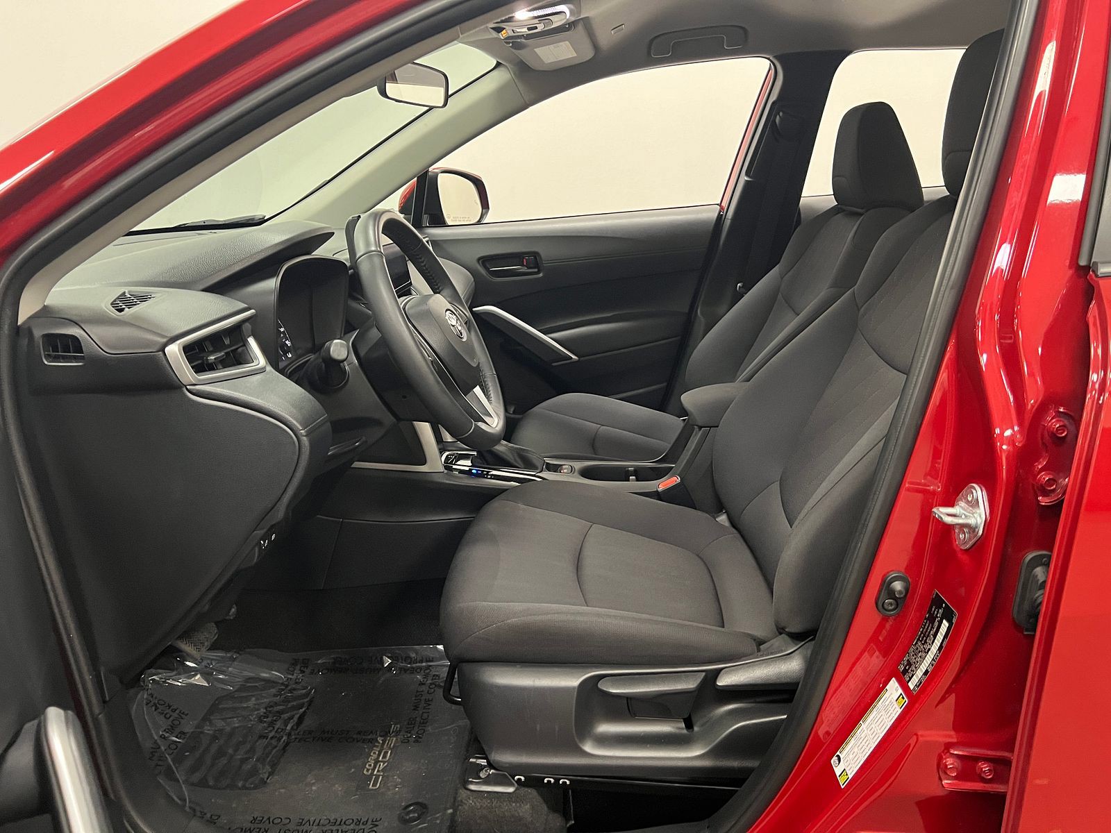 2024 Toyota Corolla Cross LE photo 10