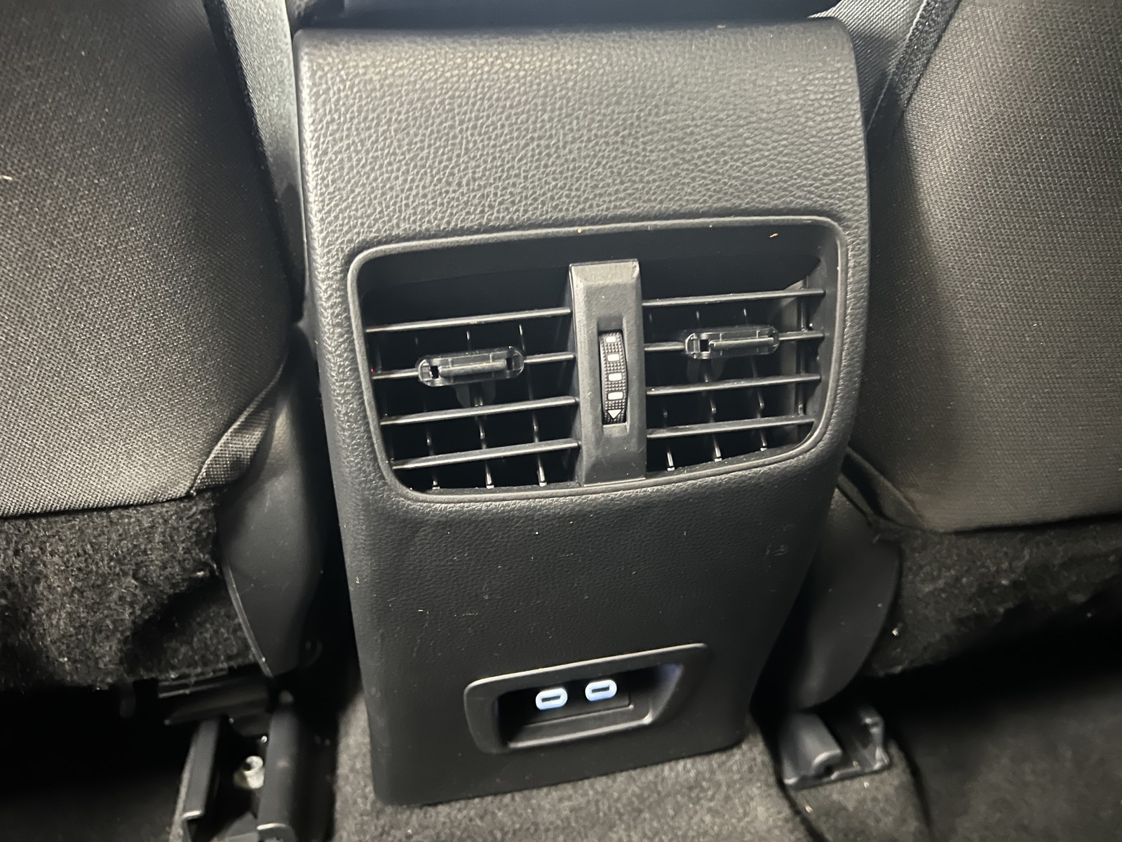 2024 Toyota Corolla Cross LE photo 12