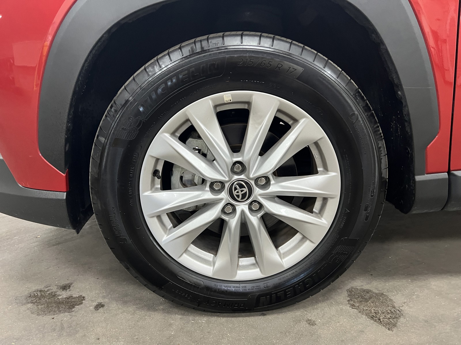 2024 Toyota Corolla Cross LE photo 13