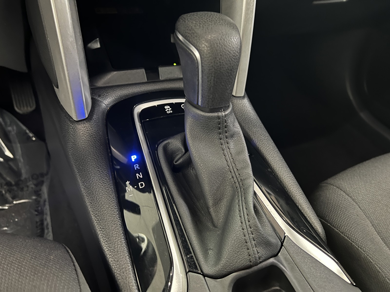 2024 Toyota Corolla Cross LE photo 17