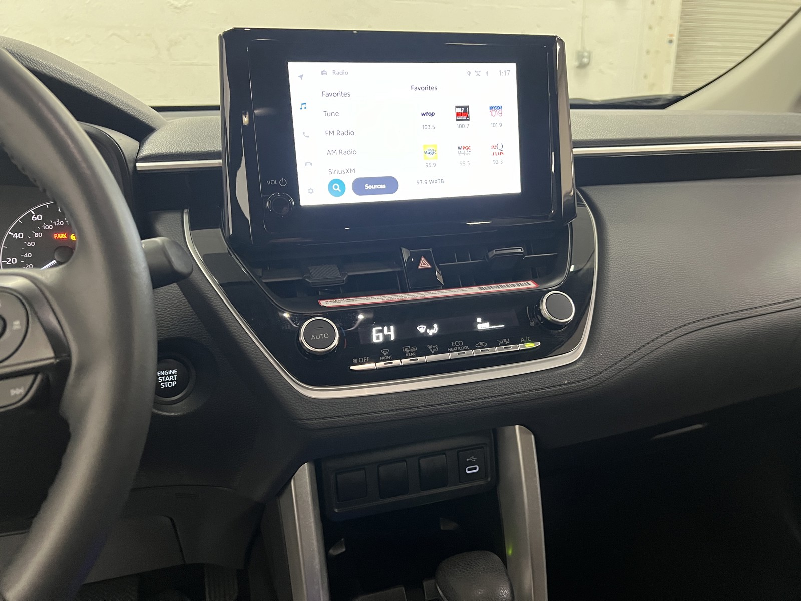 2024 Toyota Corolla Cross LE photo 18