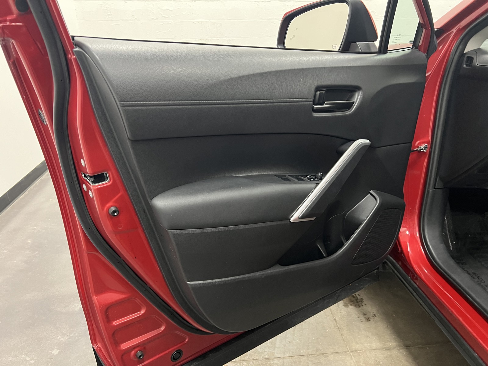 2024 Toyota Corolla Cross LE photo 21