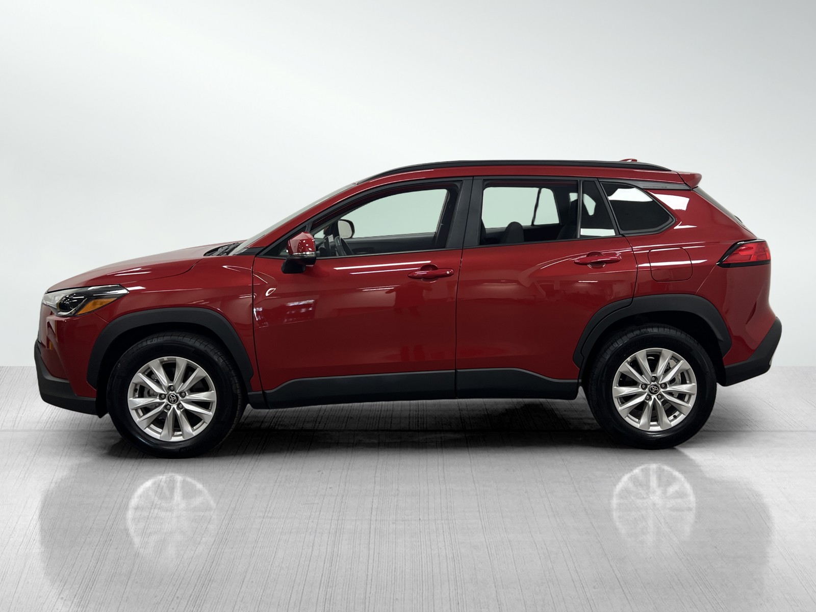 2024 Toyota Corolla Cross LE photo 3