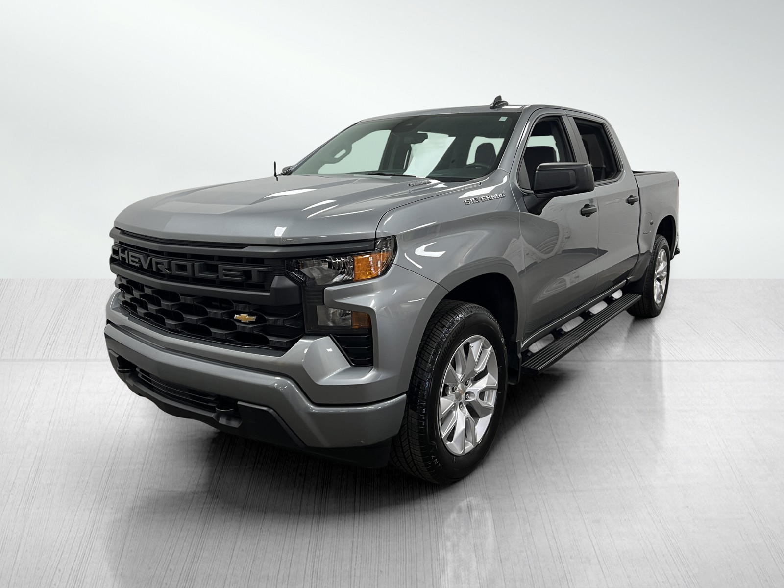 2024 Chevrolet Silverado 1500 Custom photo 2