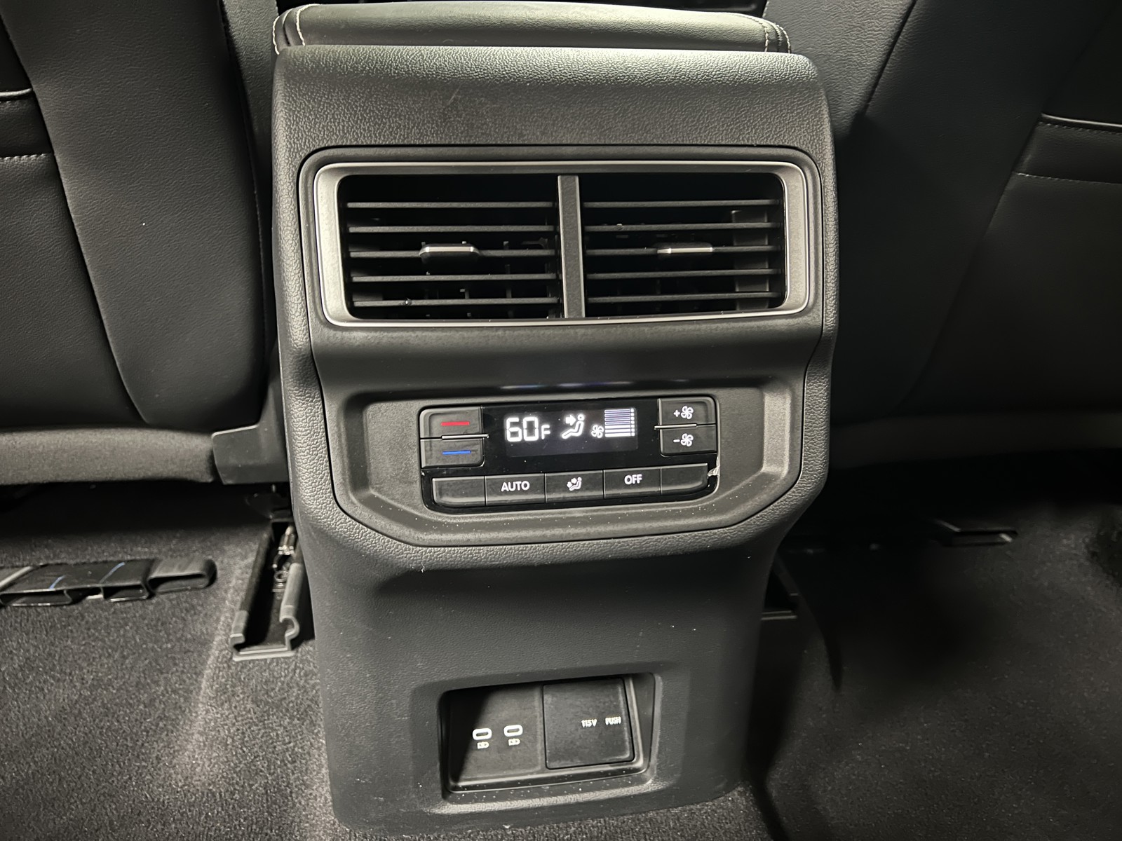 2024 Volkswagen Atlas SE Technology photo 13