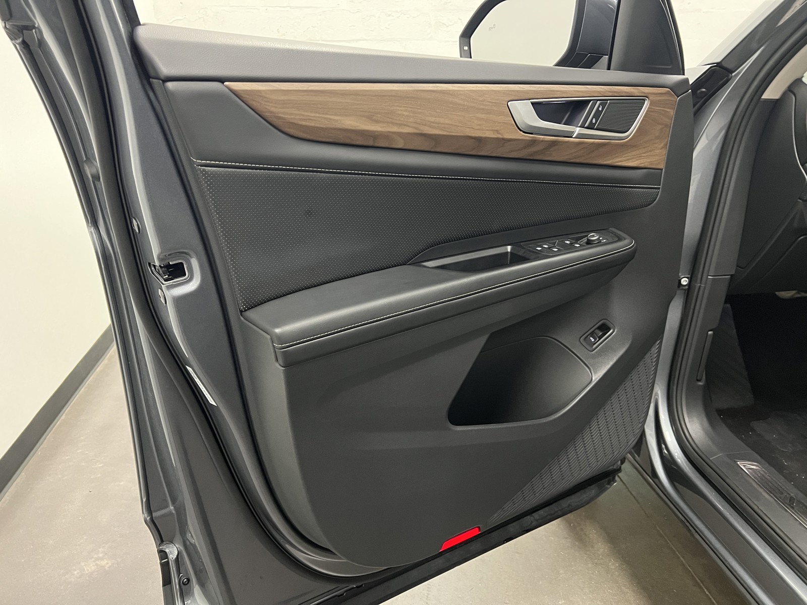 2024 Volkswagen Atlas SE Technology photo 22