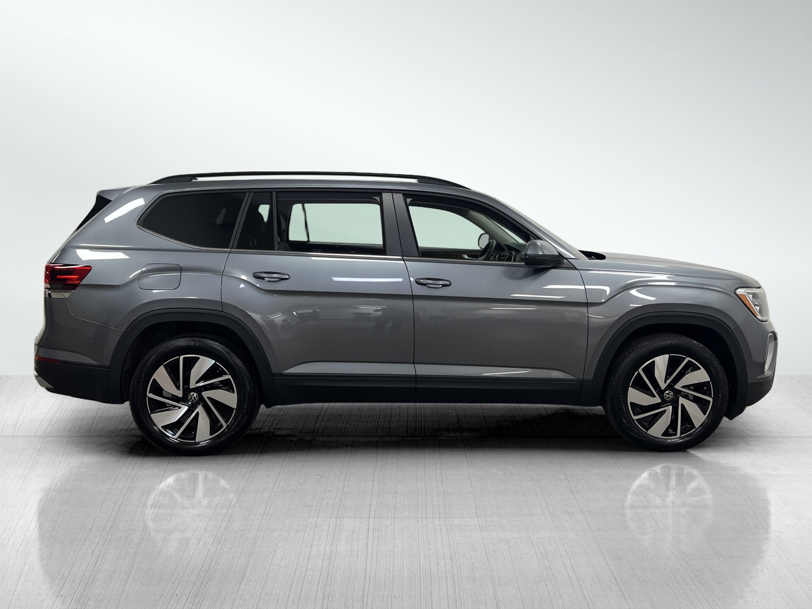 2024 Volkswagen Atlas SE Technology photo 4
