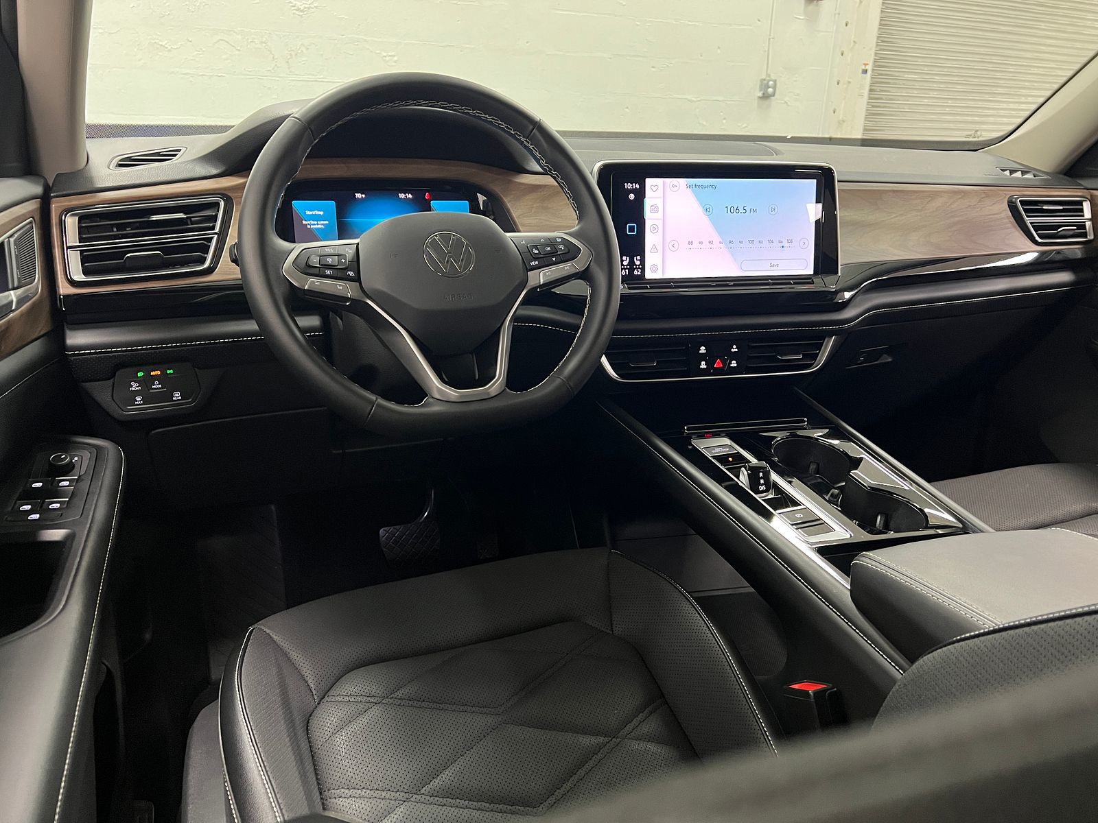 2024 Volkswagen Atlas SE Technology photo 9