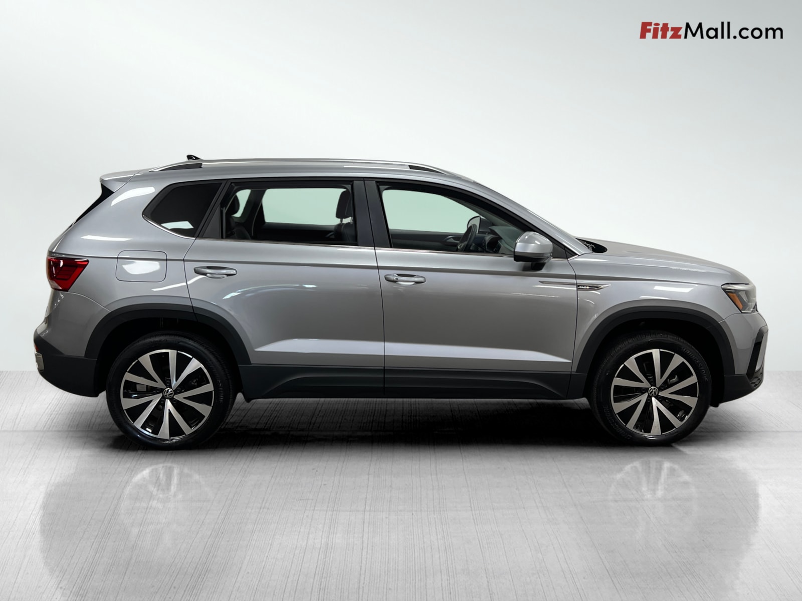 2024 Volkswagen Taos SE photo 4