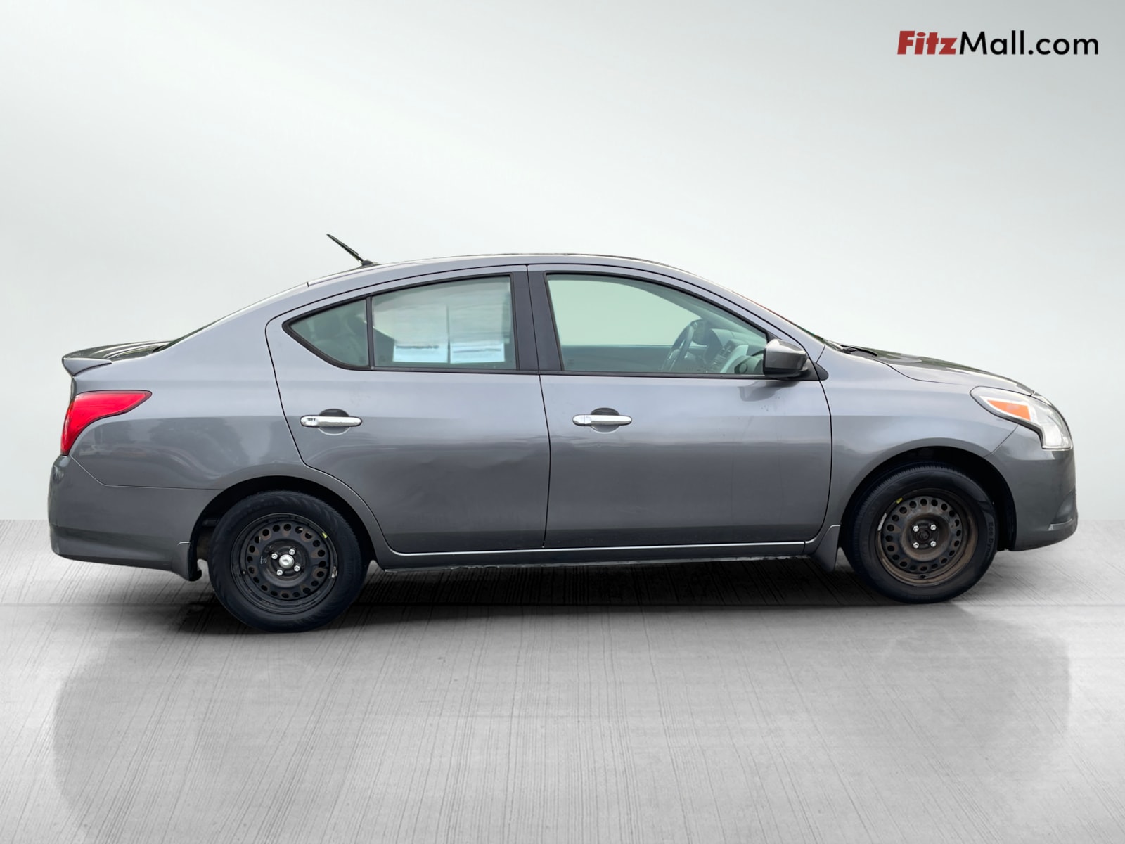 2018 Nissan Versa 1.6 SV photo 3