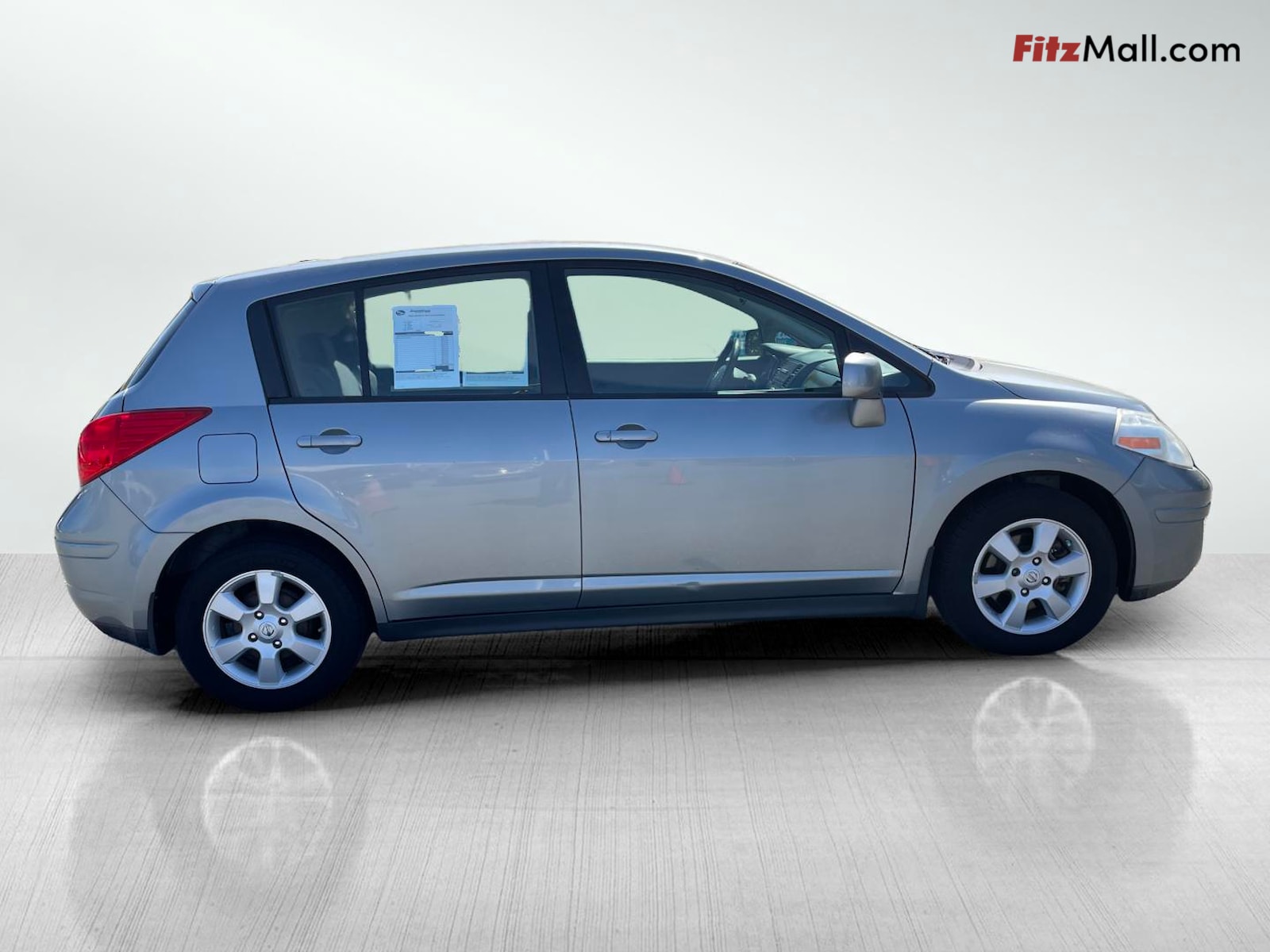 2009 Nissan Versa 1.8 SL photo 3