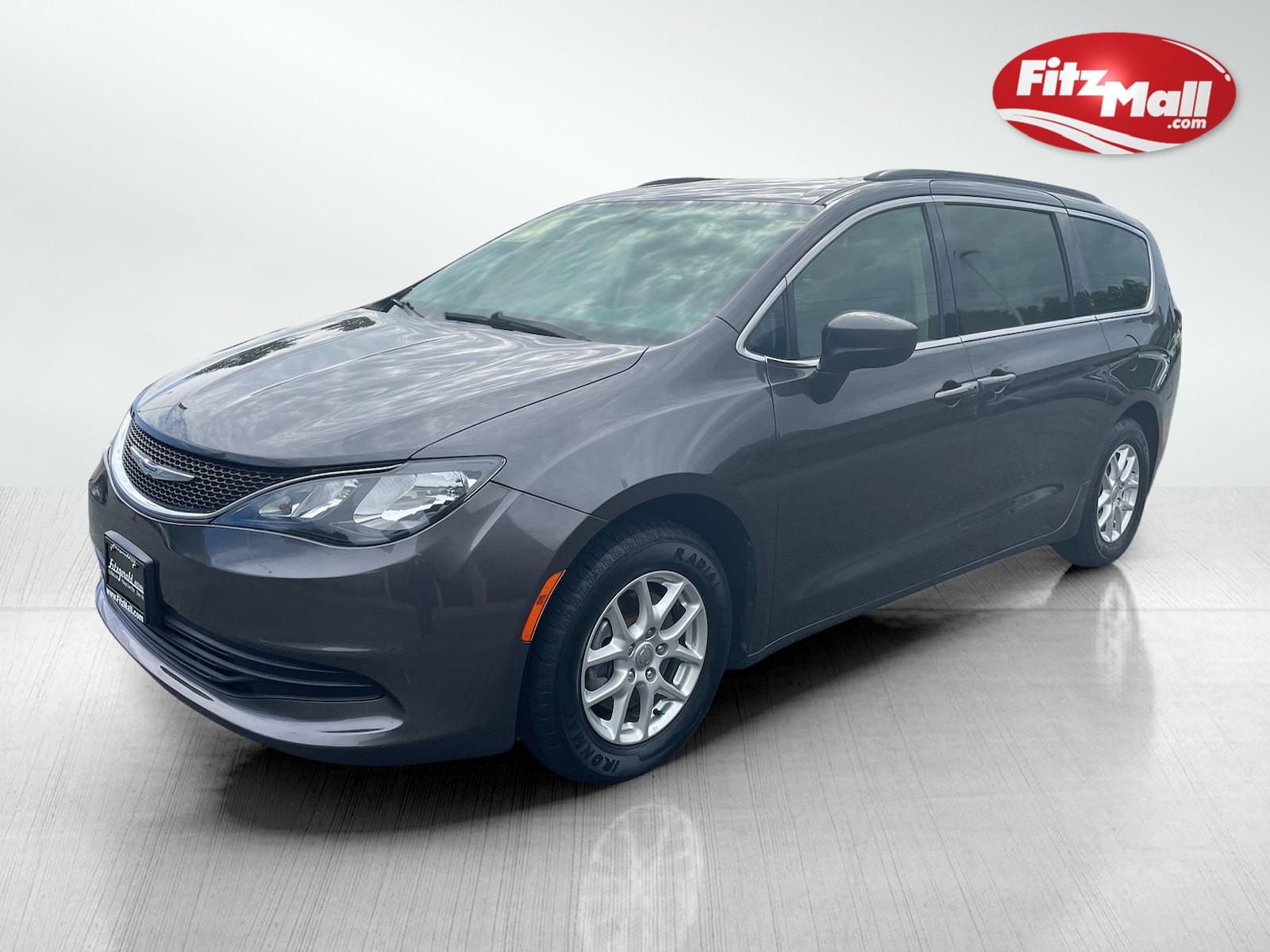 2020 Chrysler Voyager LXi photo 2