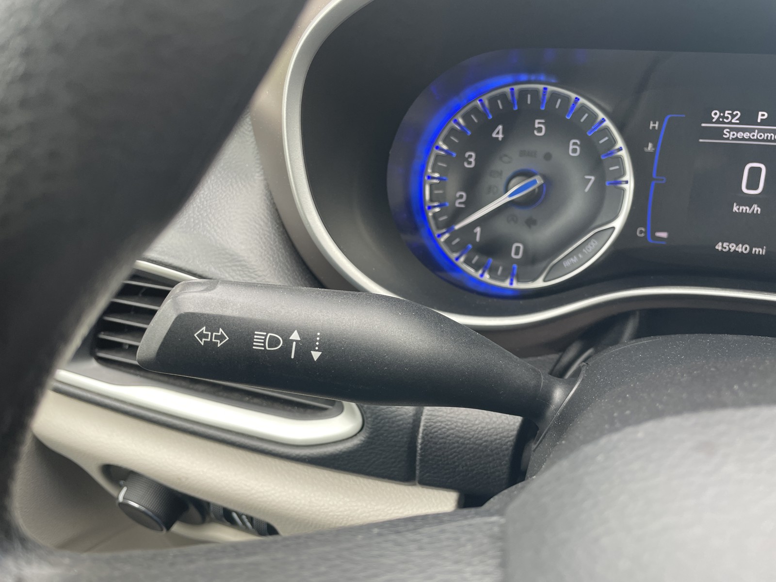 2020 Chrysler Voyager LXi photo 20