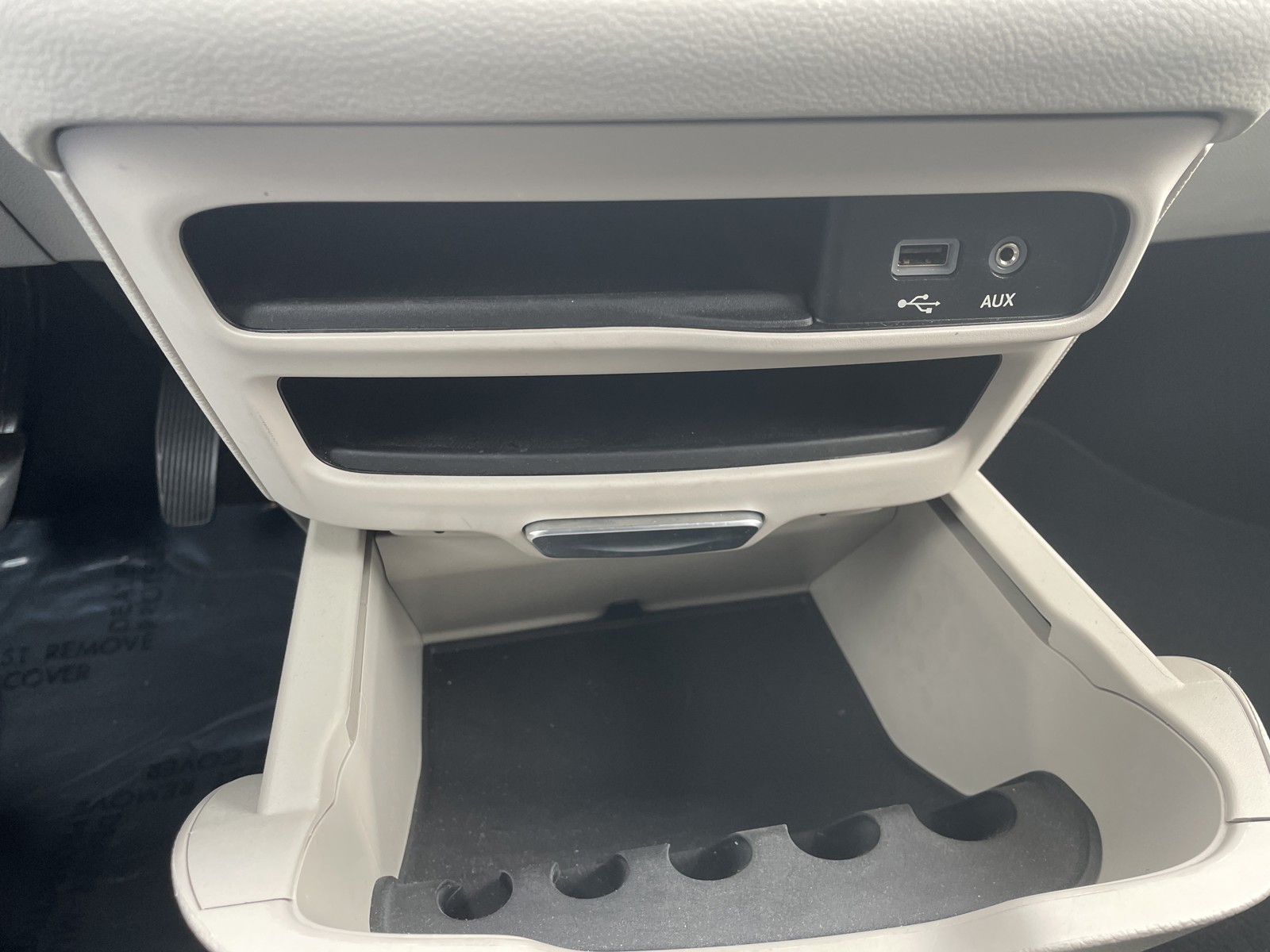 2020 Chrysler Voyager LXi photo 24