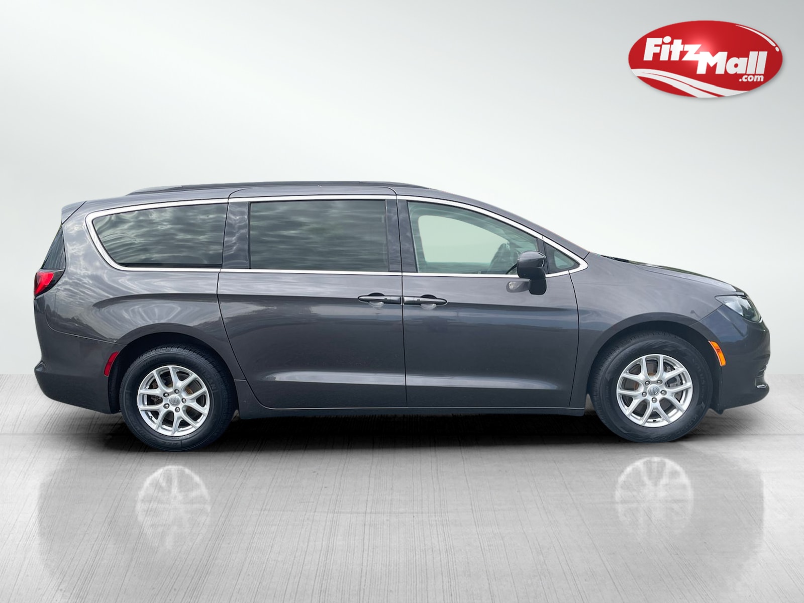 2020 Chrysler Voyager LXi photo 3