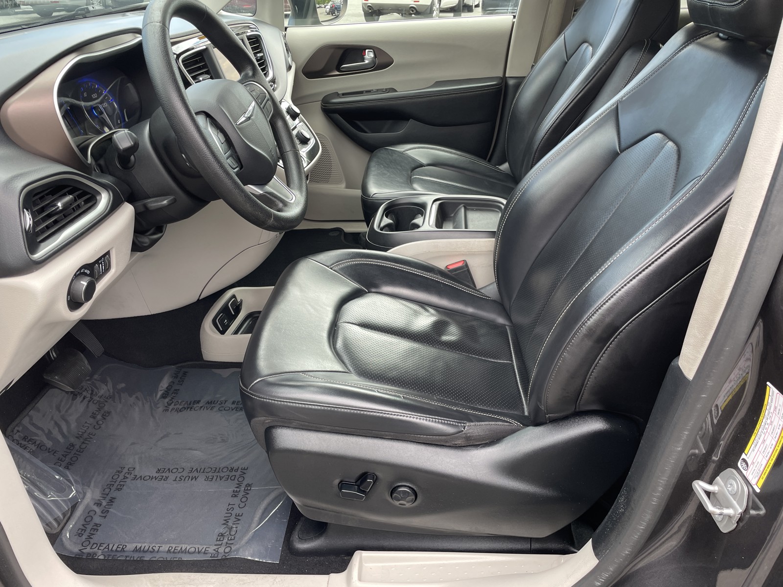 2020 Chrysler Voyager LXi photo 28