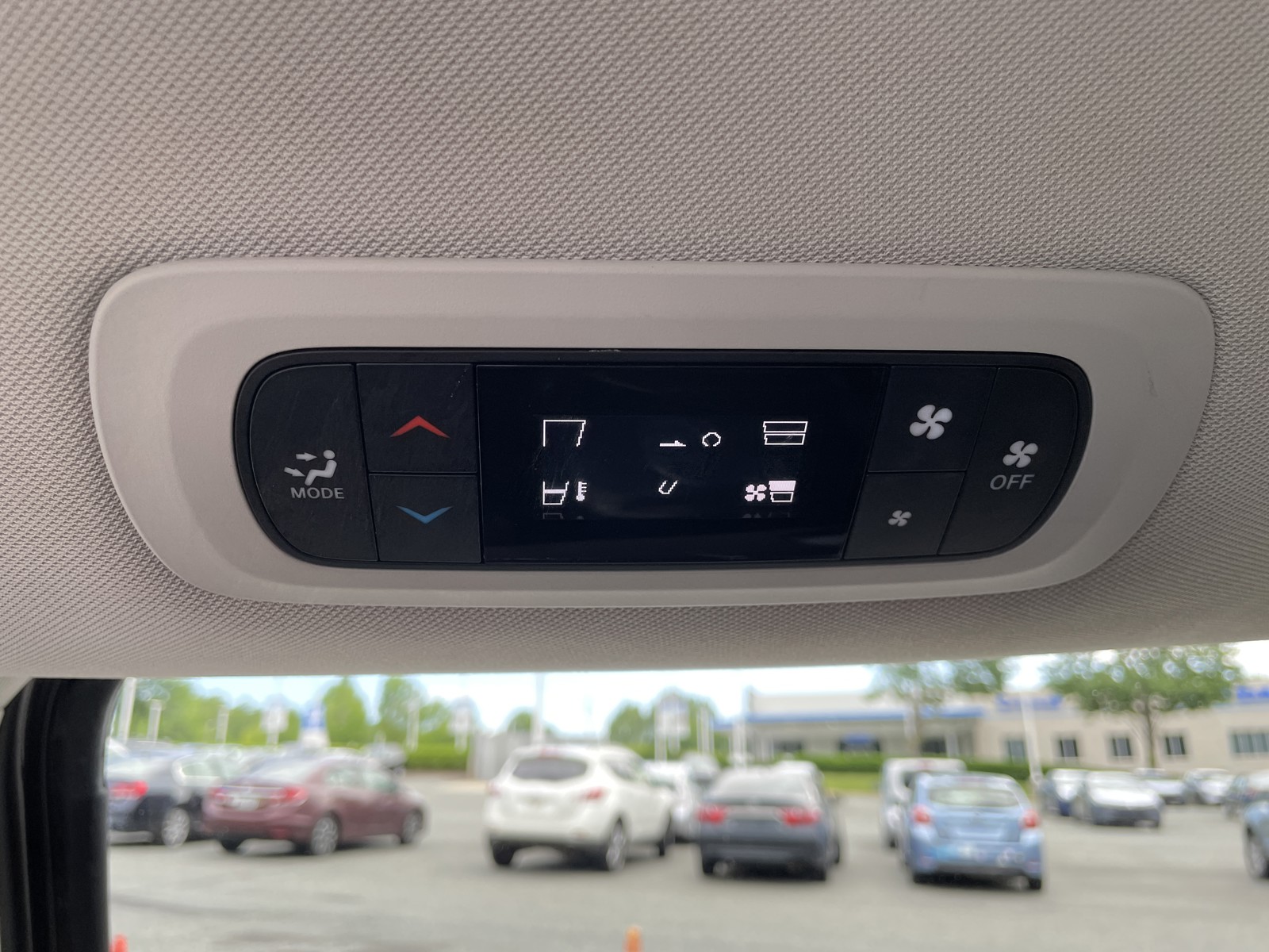 2020 Chrysler Voyager LXi photo 29