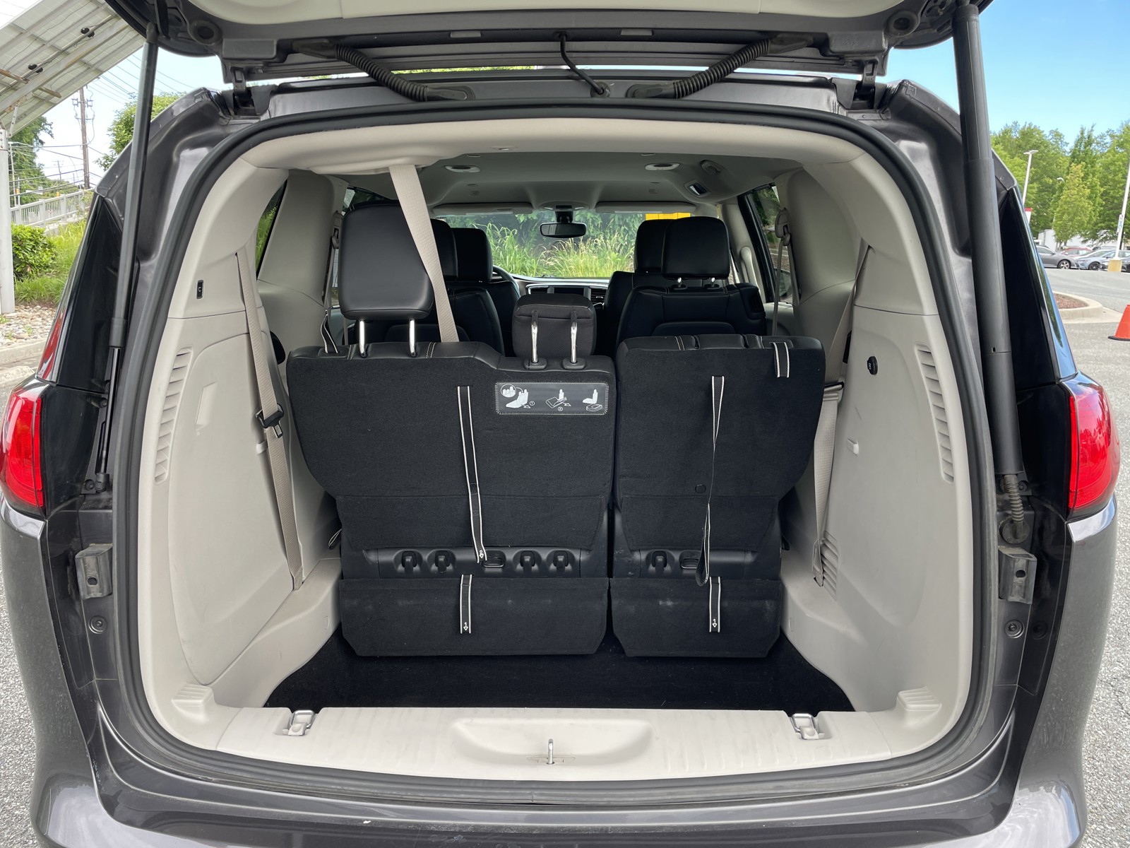 2020 Chrysler Voyager LXi photo 33