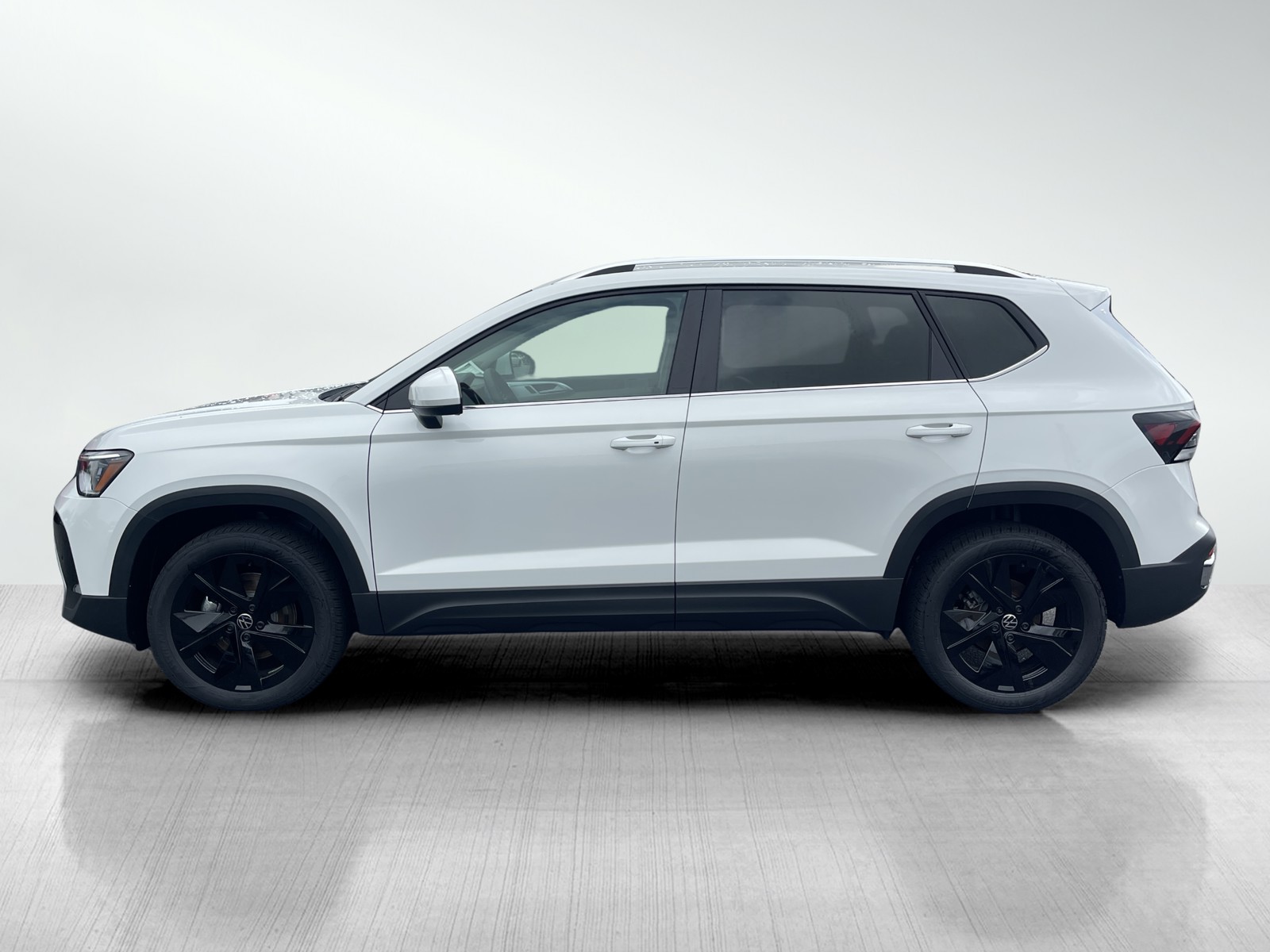 2025 Volkswagen Taos SE photo 3