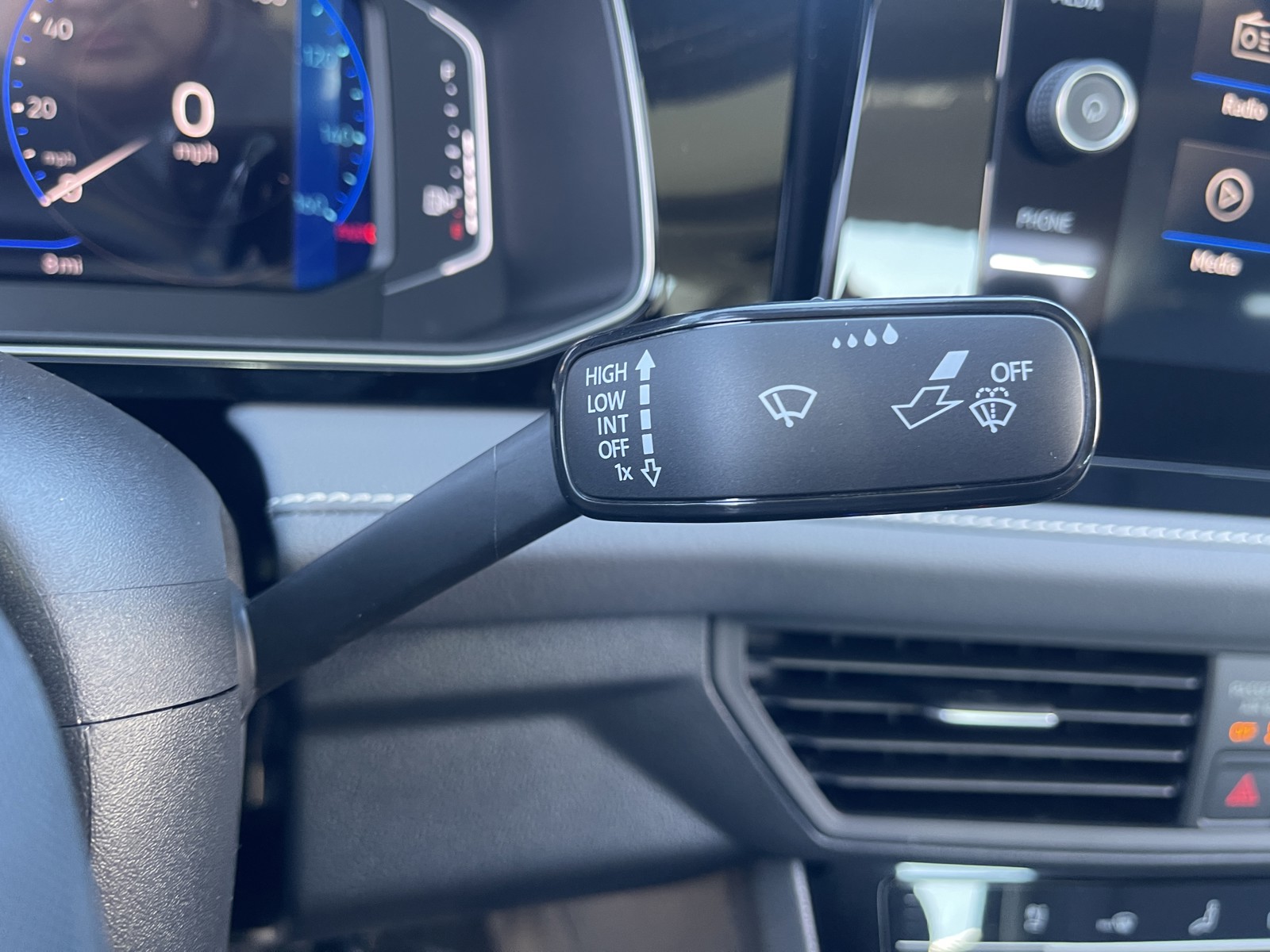 2025 Volkswagen Jetta 1.5T SEL photo 23