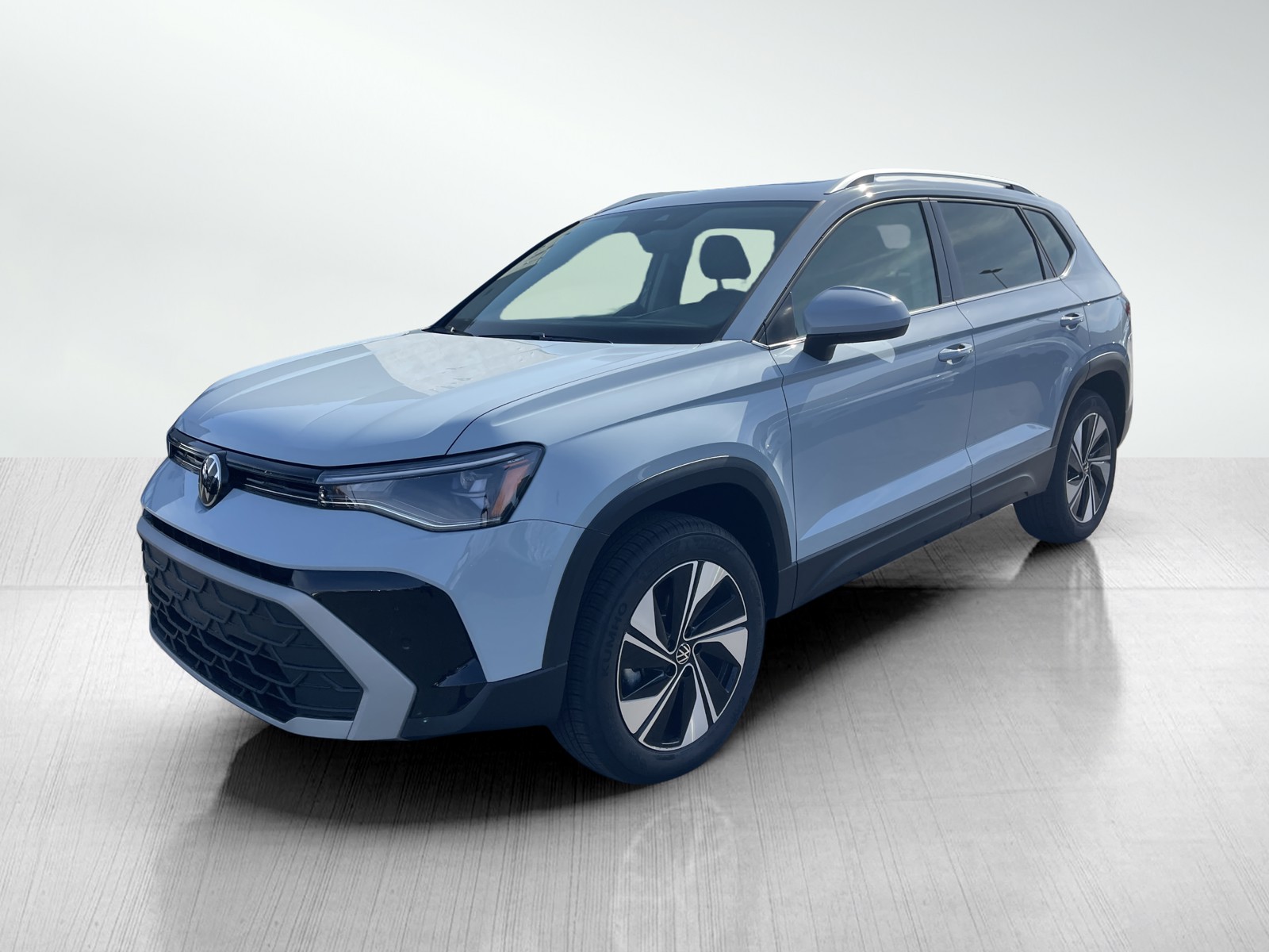 2025 Volkswagen Taos SE photo 2