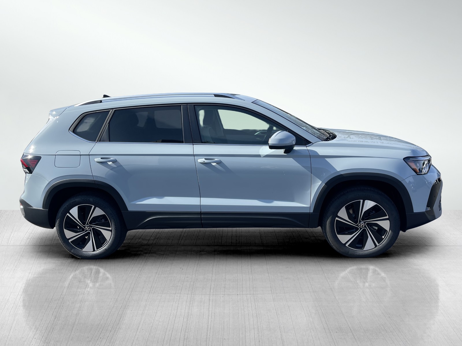 2025 Volkswagen Taos SE photo 4