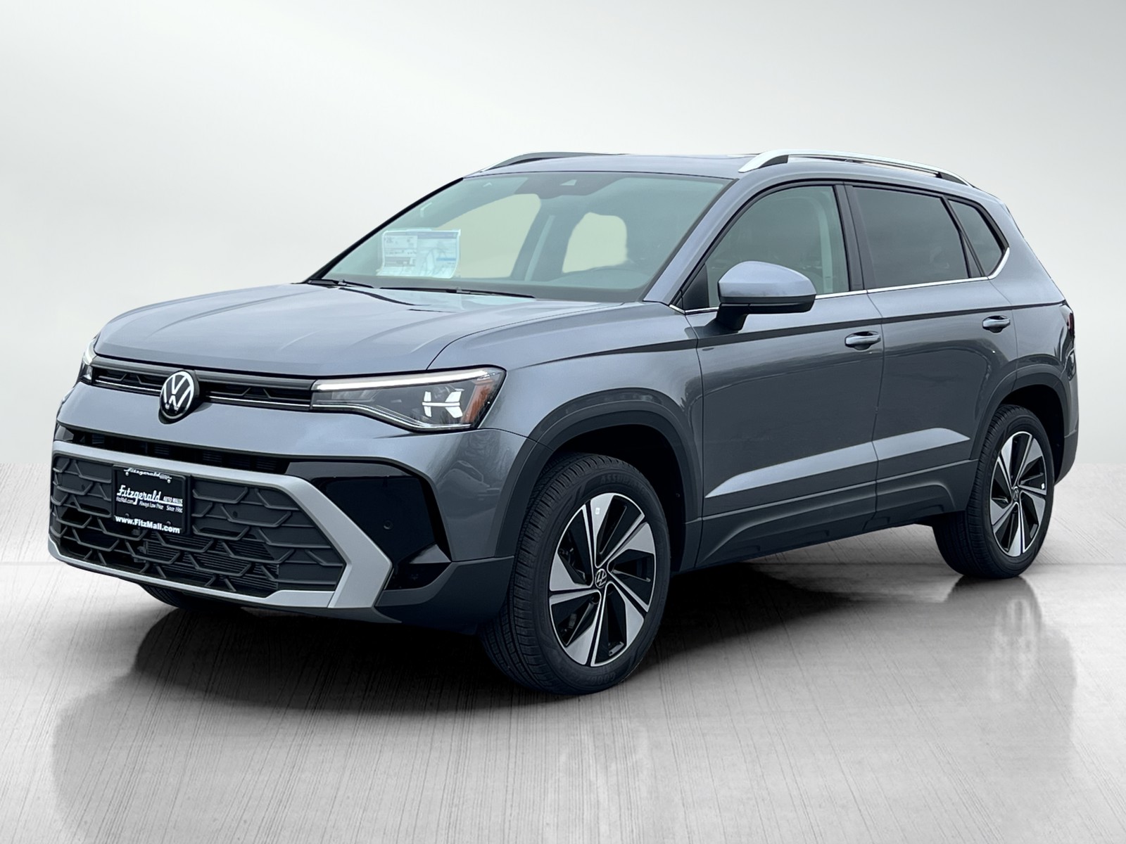 2025 Volkswagen Taos SE photo 2