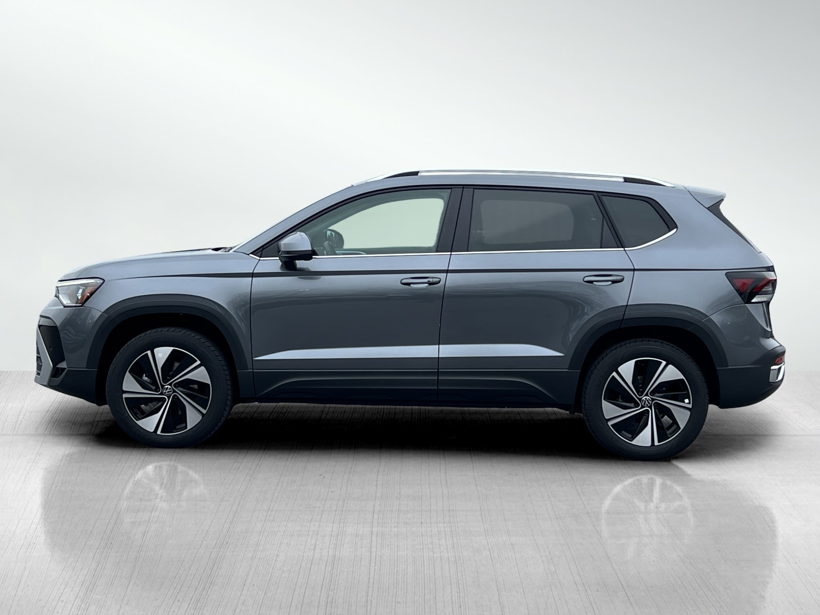 2025 Volkswagen Taos SE photo 4