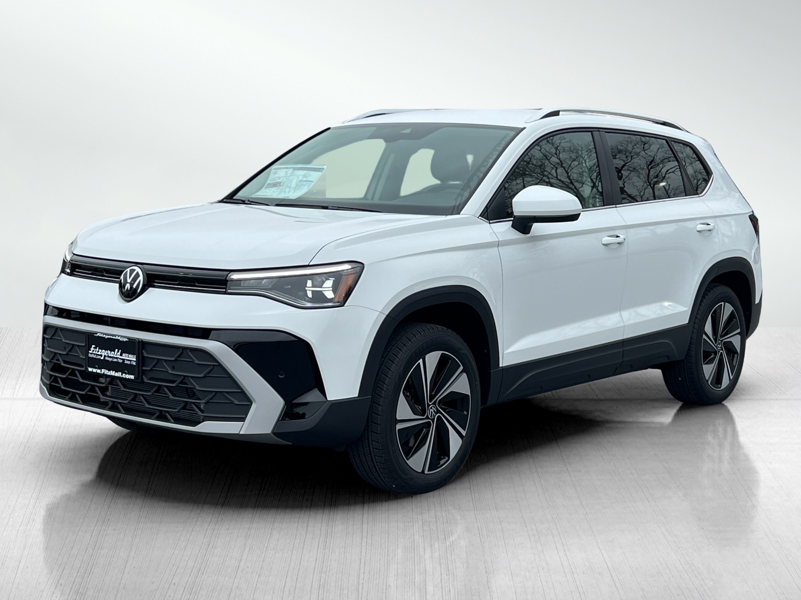 2025 Volkswagen Taos SE photo 2