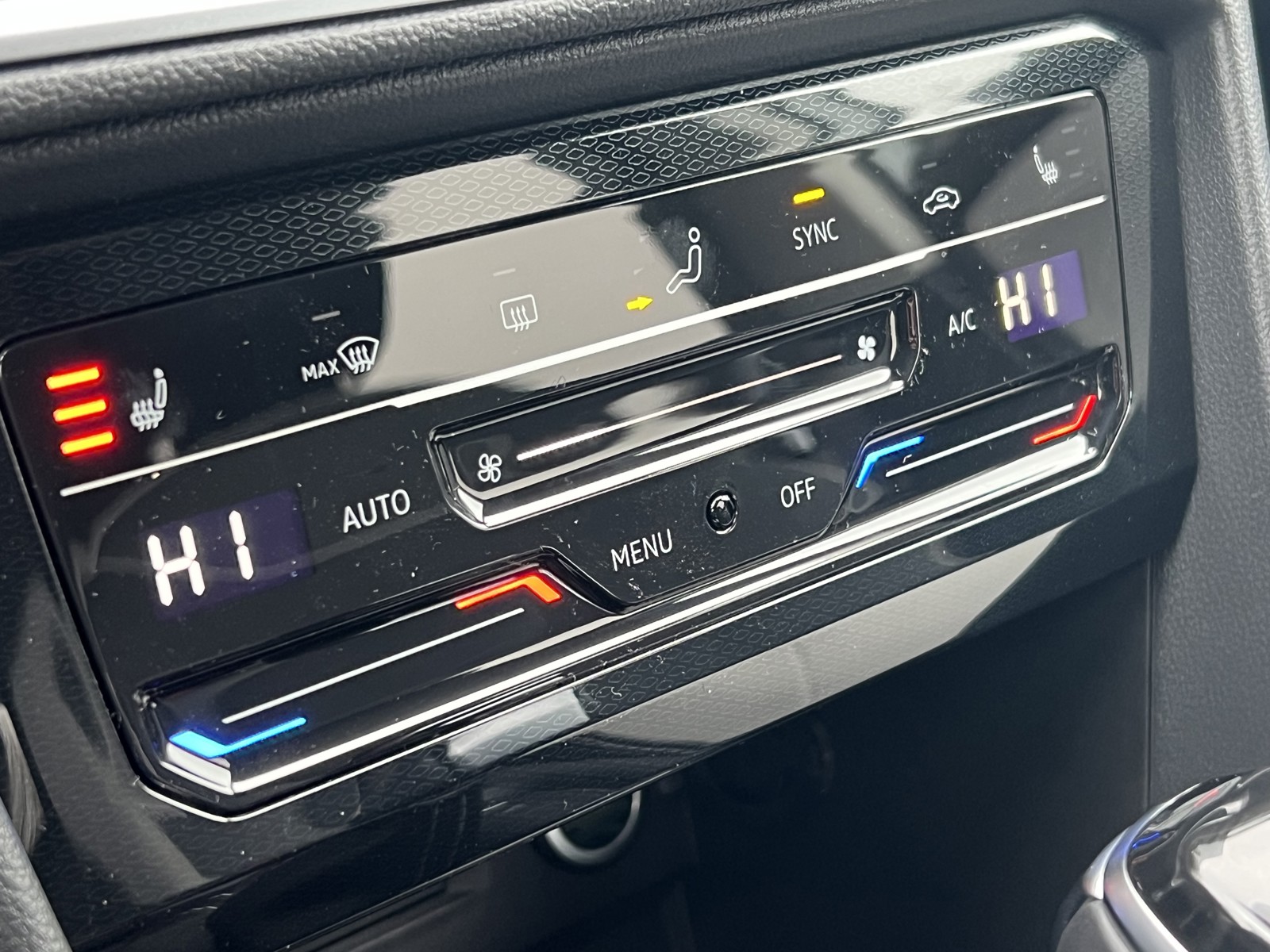 2025 Volkswagen Taos SE photo 21