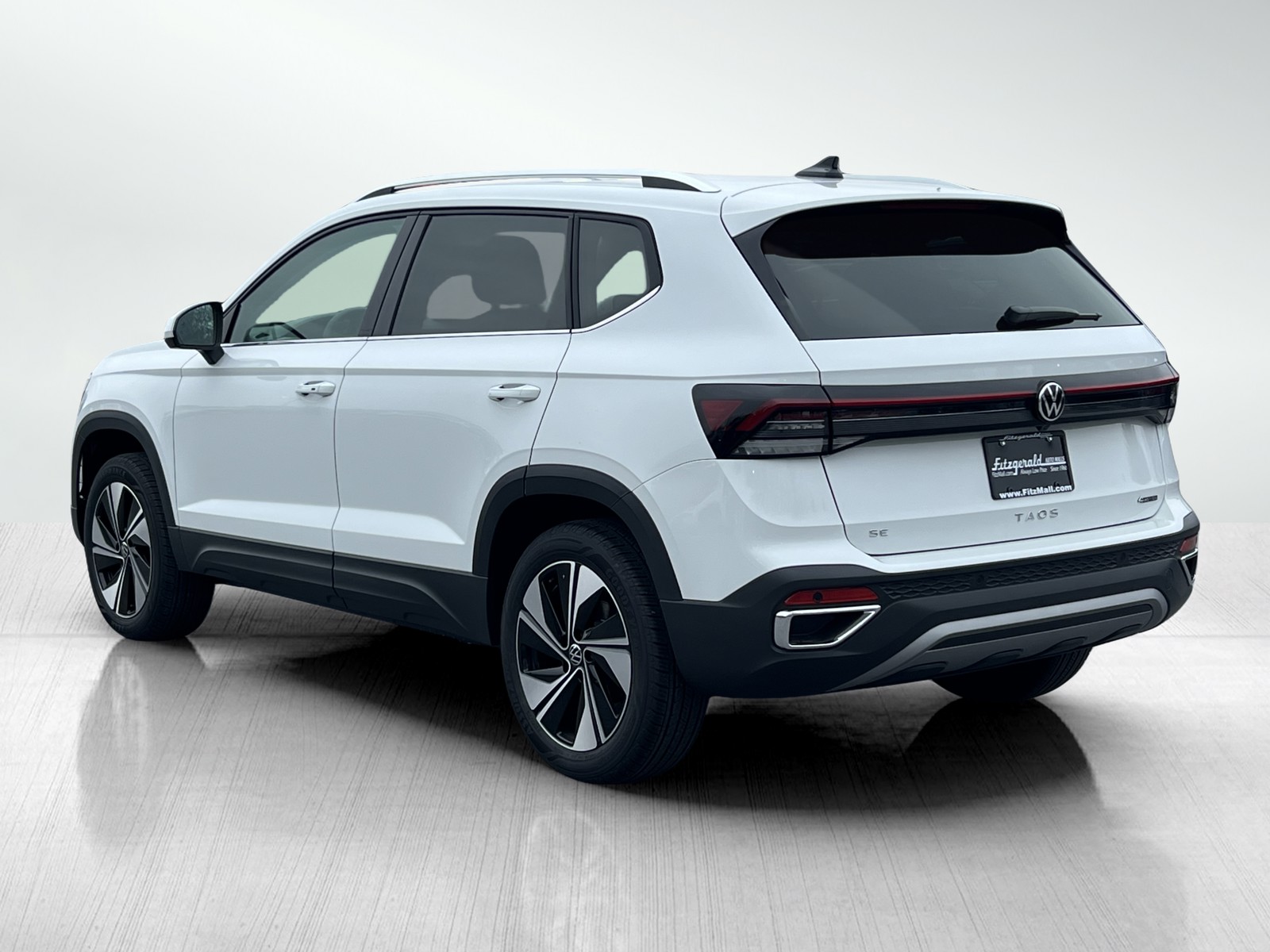 2025 Volkswagen Taos SE photo 8